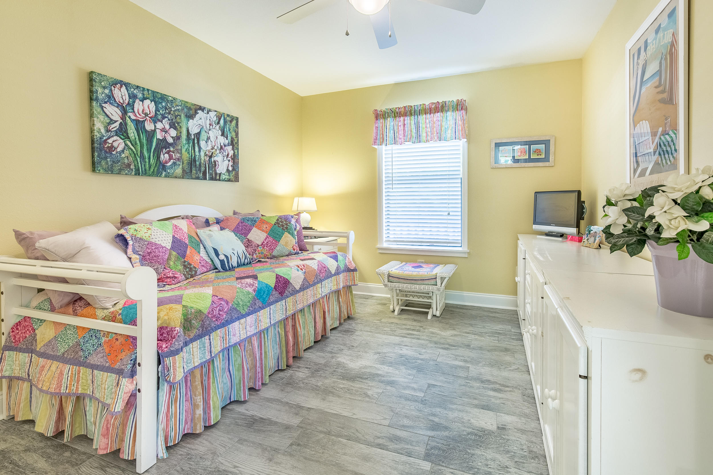 BEACHWOOD VILLAS CONDO PH 2 - Residential