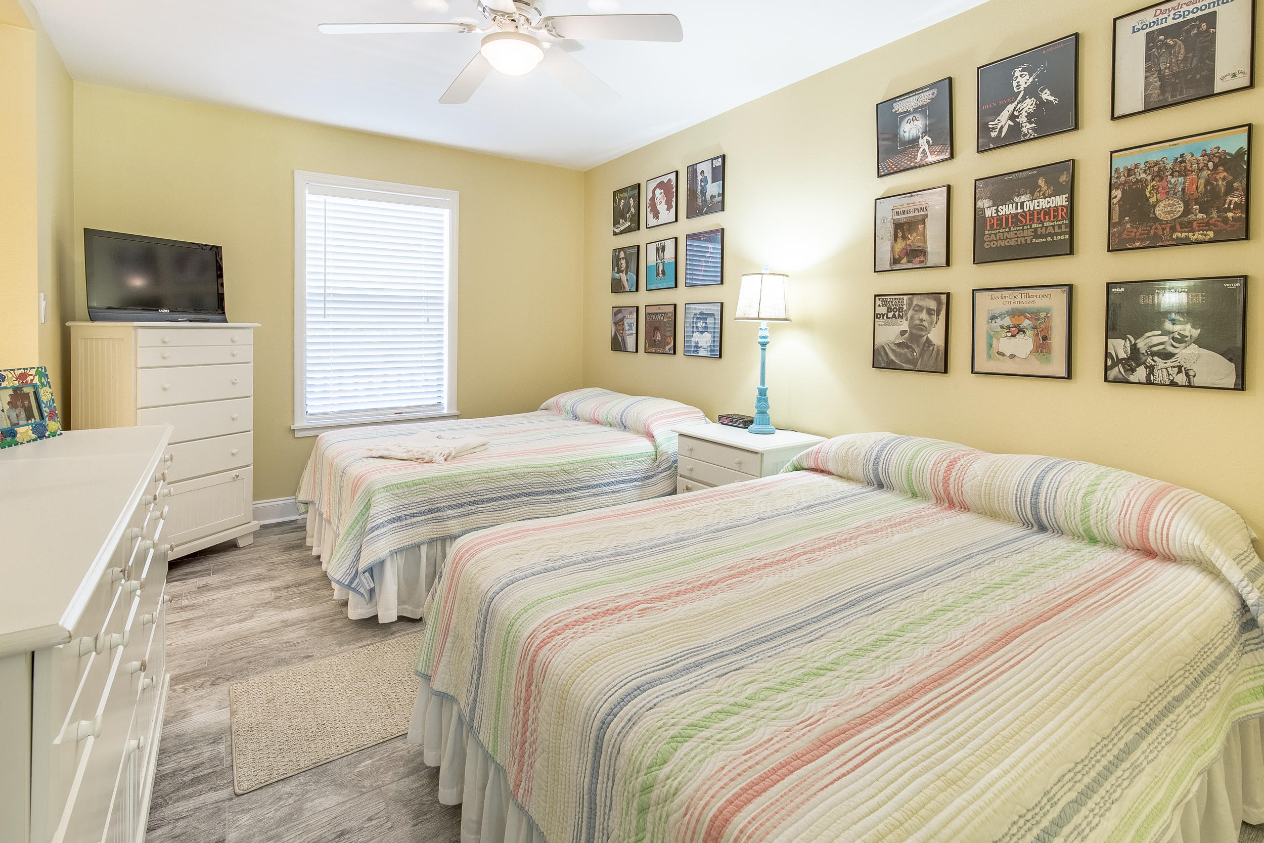 BEACHWOOD VILLAS CONDO PH 2 - Residential