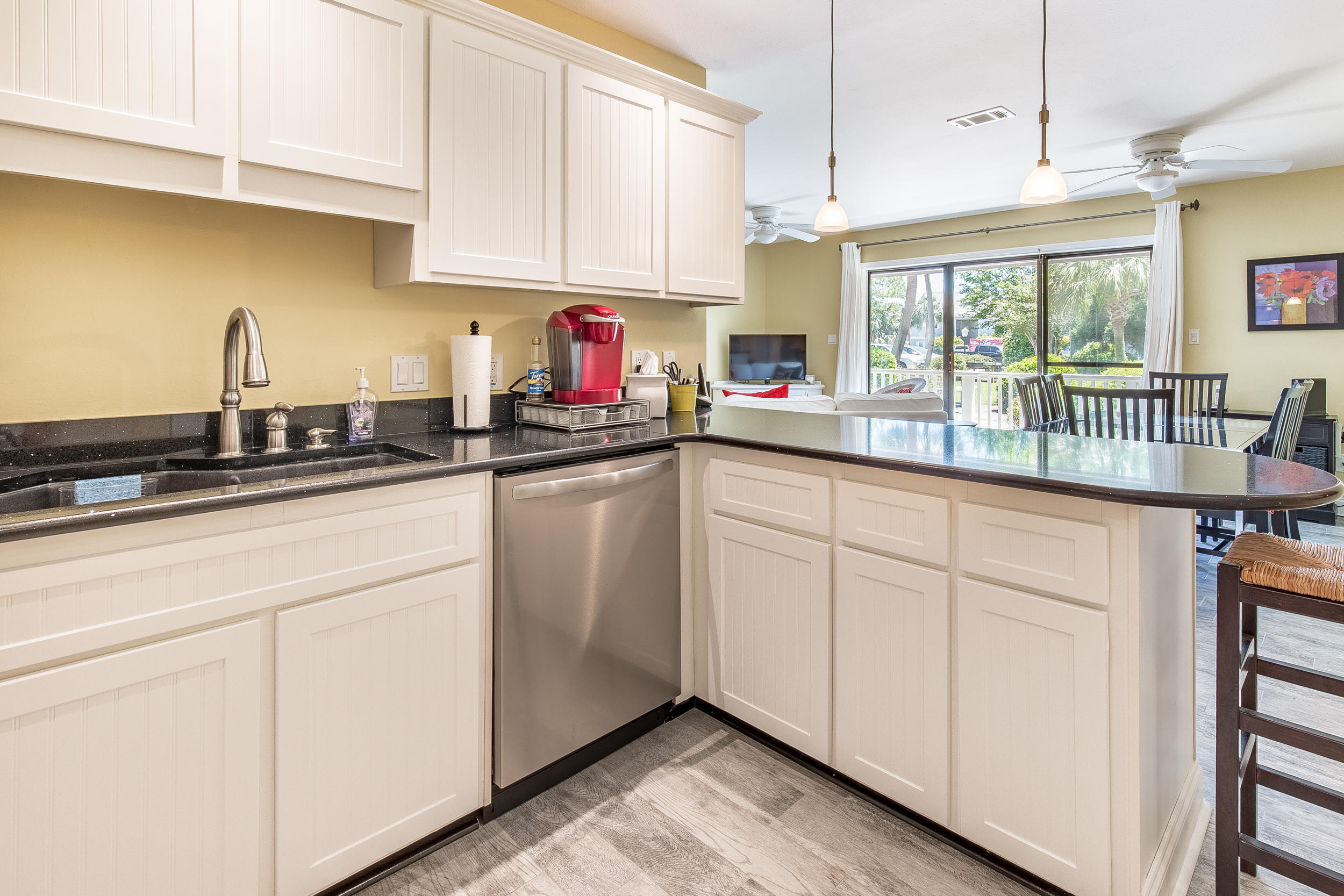 BEACHWOOD VILLAS CONDO PH 2 - Residential