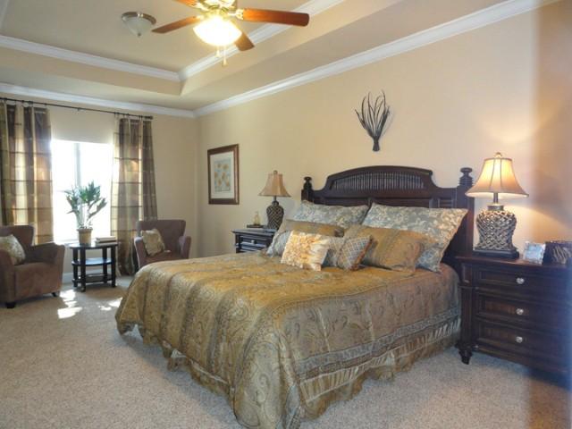 AUTUMN WOODS - Residential