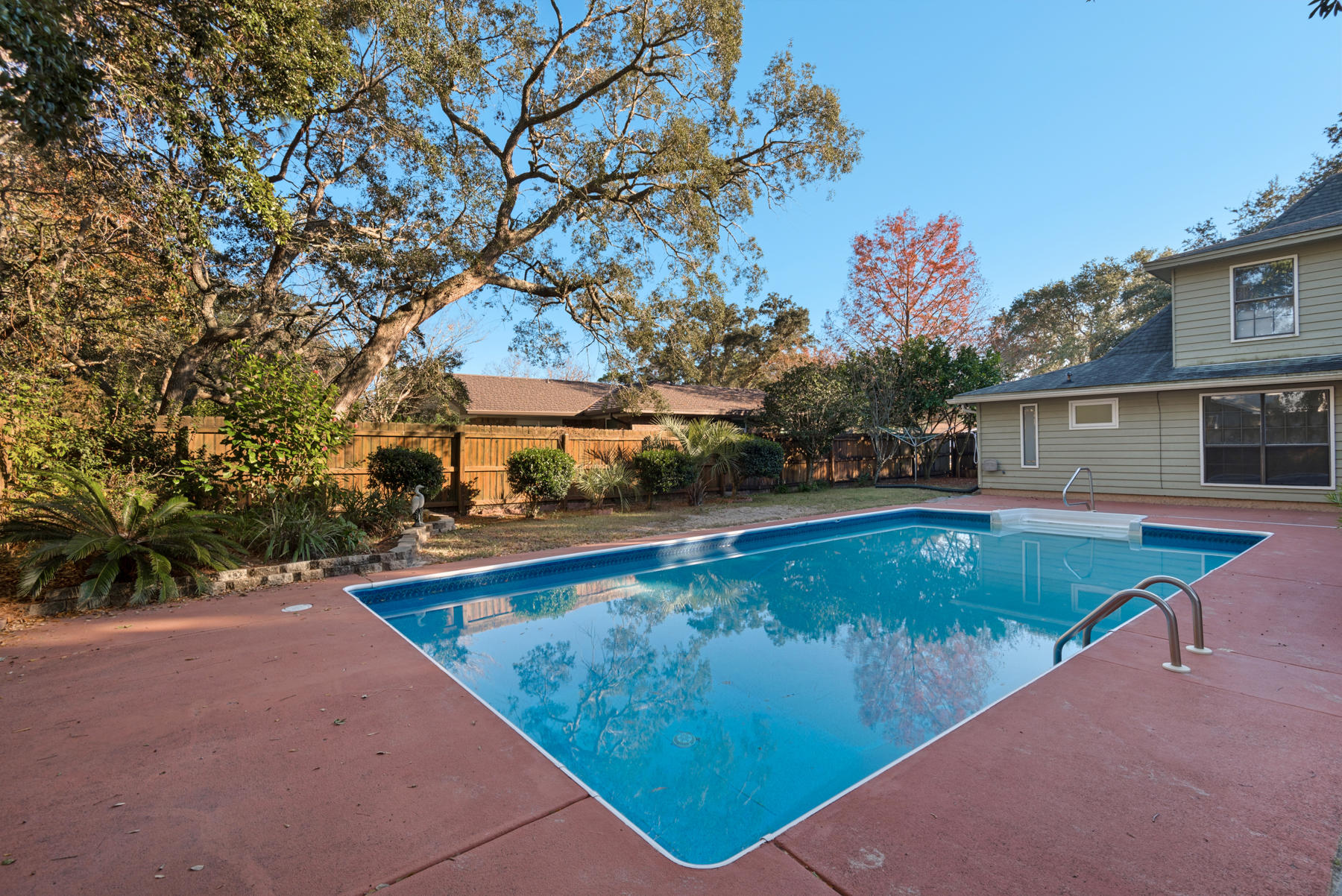 RAINTREE ESTATES - Residential