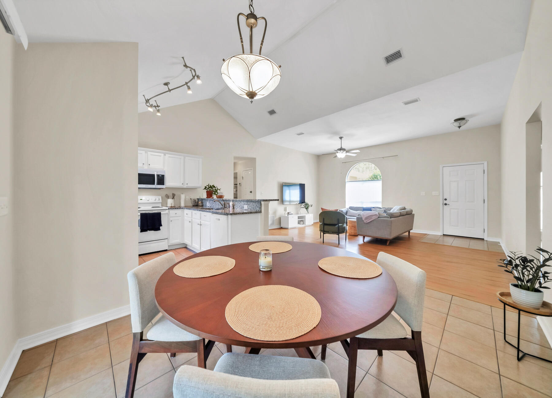 HOLLEY BY THE SEA - Residential