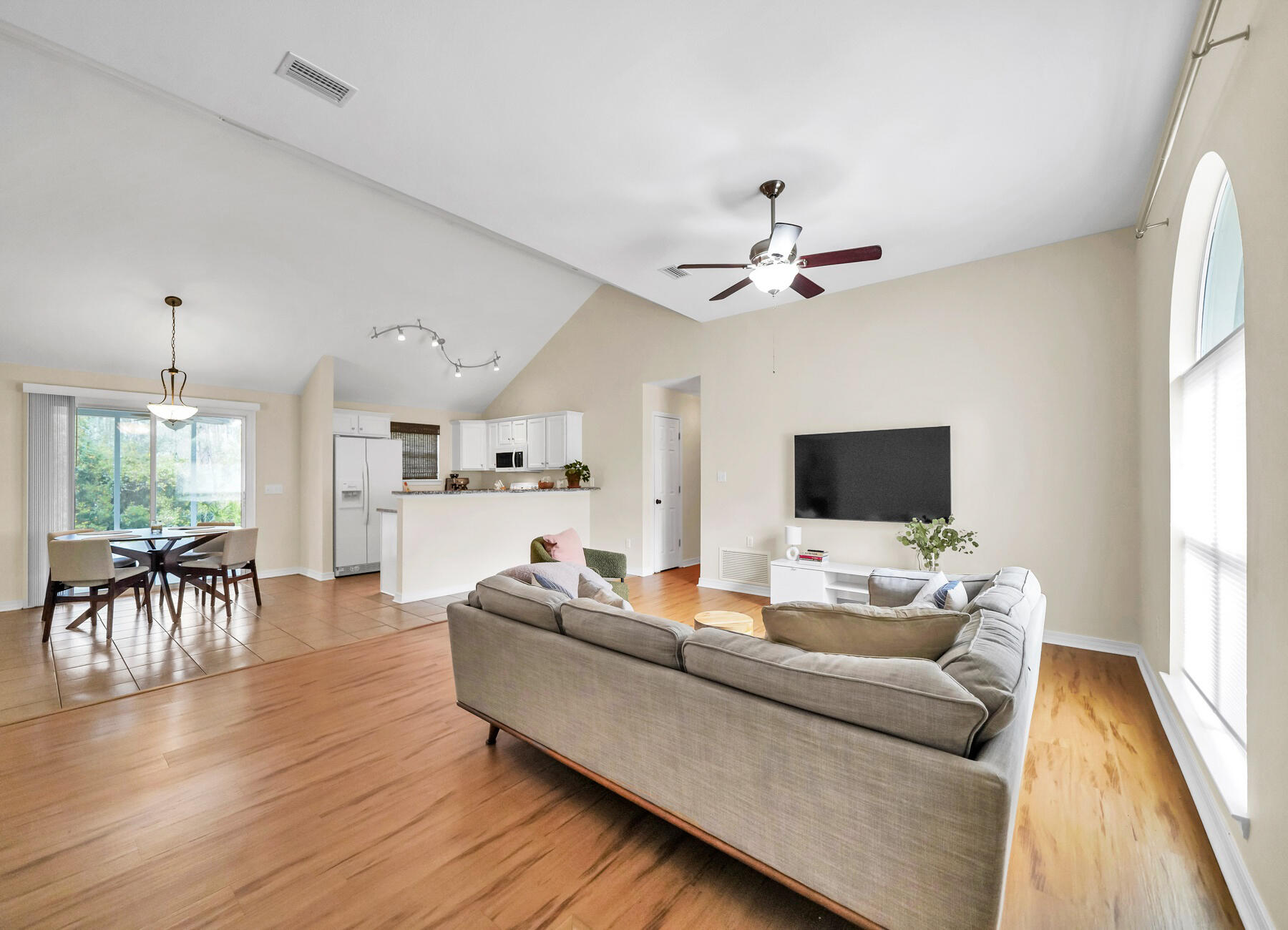 HOLLEY BY THE SEA - Residential