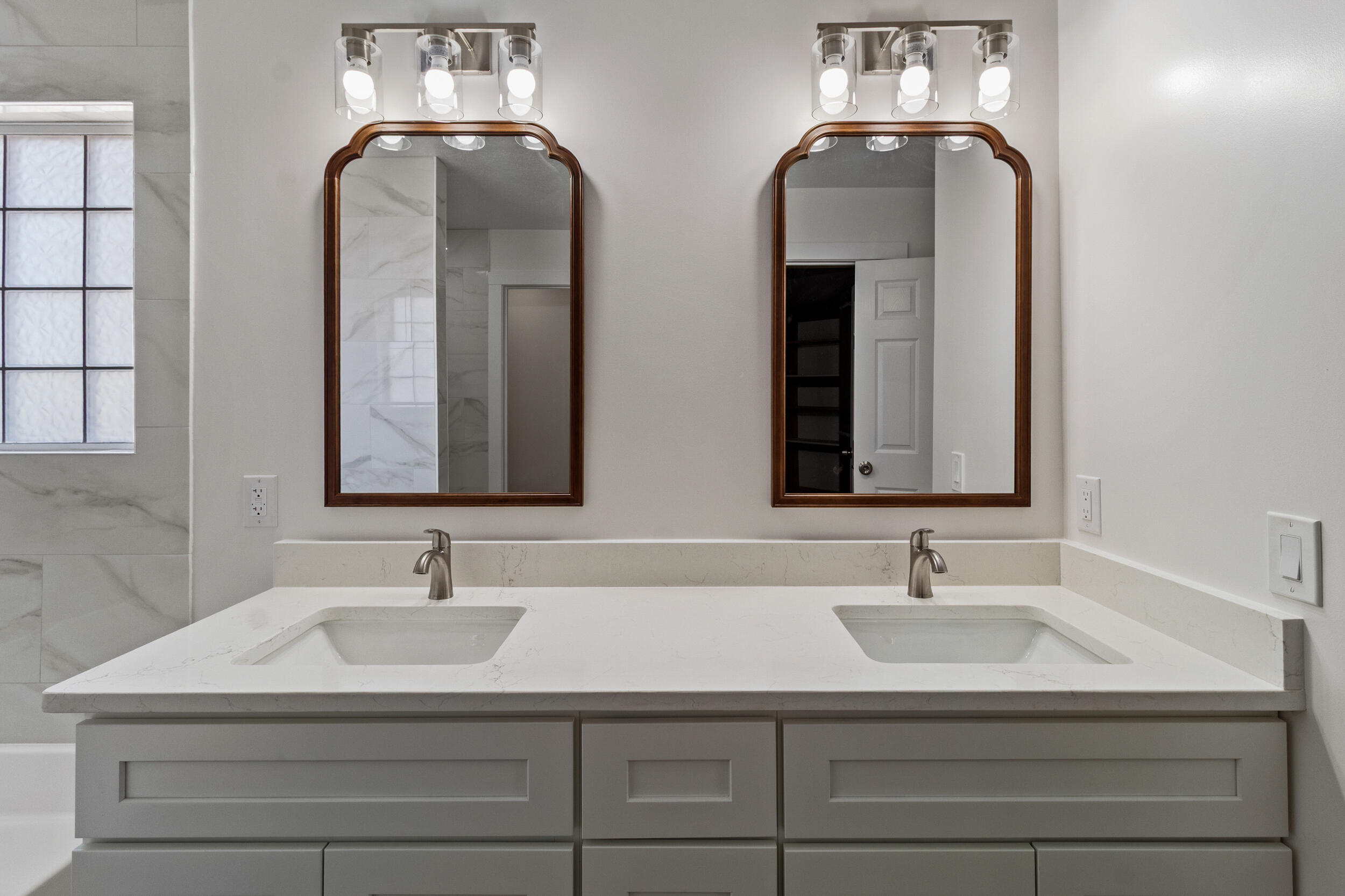 HOLLEY BY THE SEA - Residential