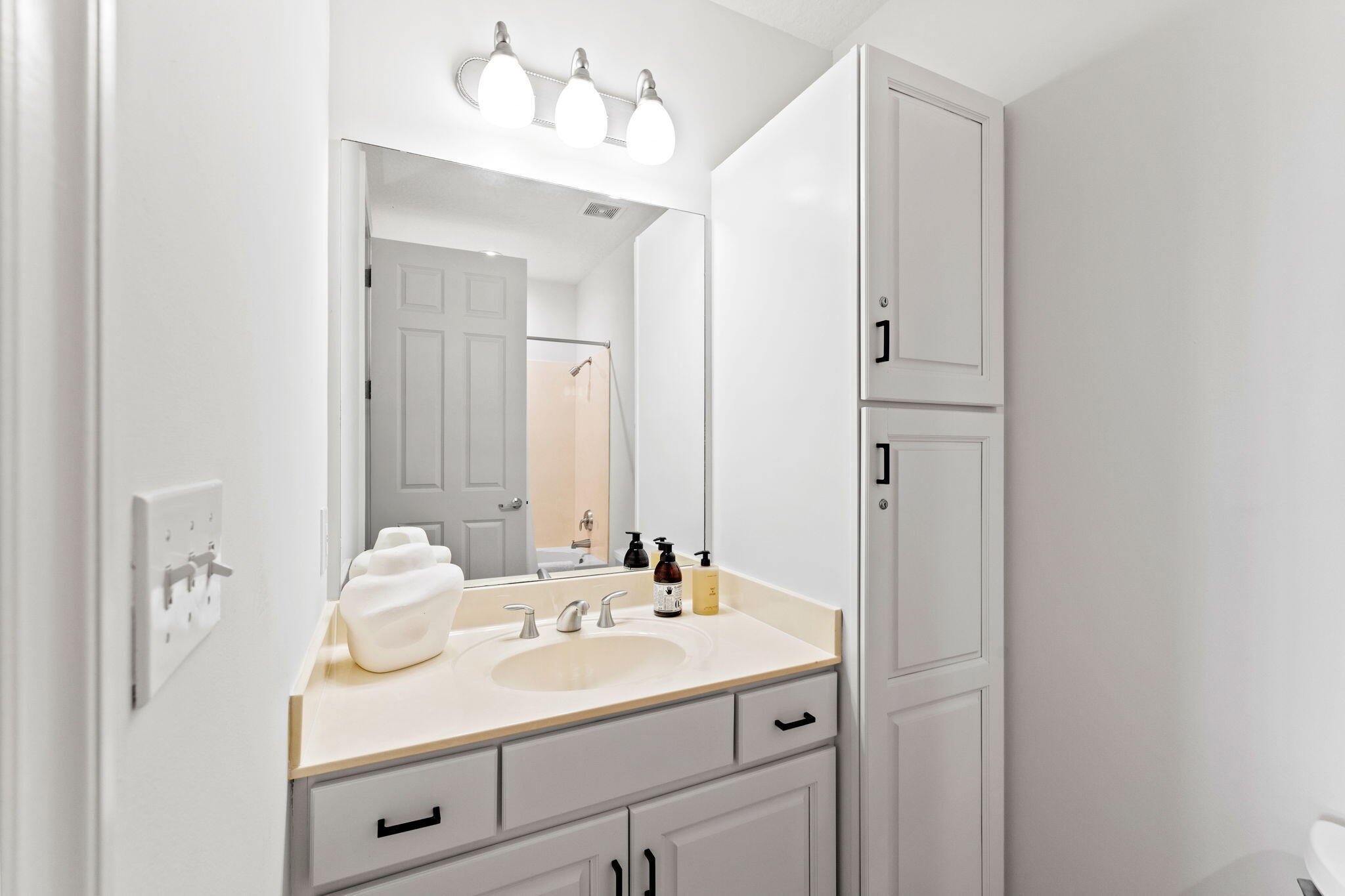 ALEXANDER AT PALM COURT - Residential