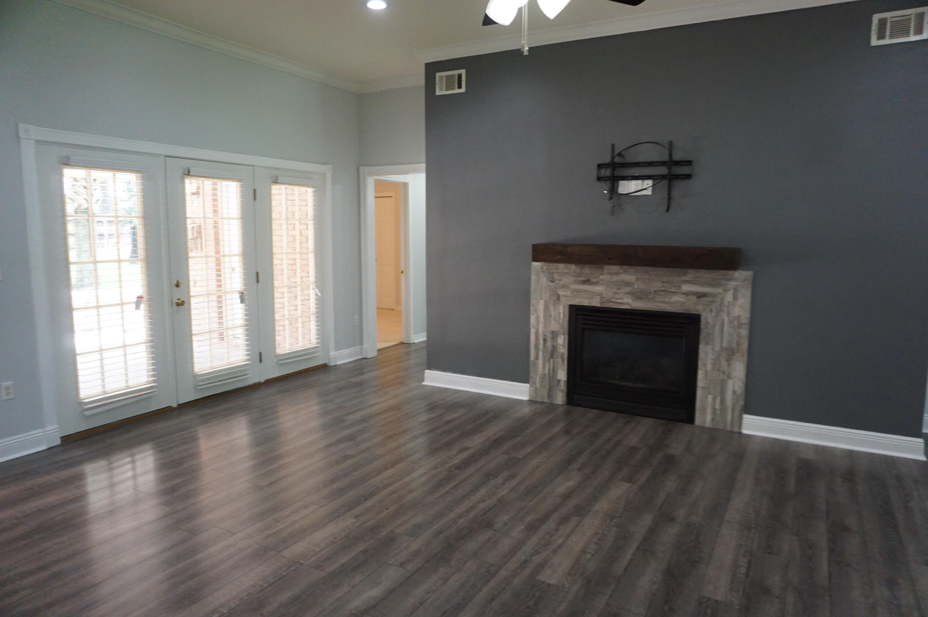 ROYAL OAKS - Residential Lease