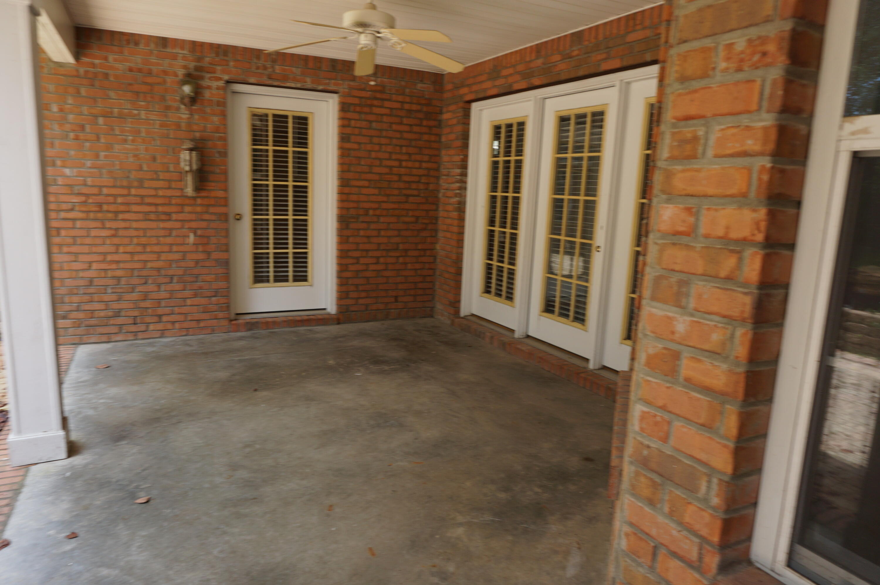 ROYAL OAKS - Residential Lease