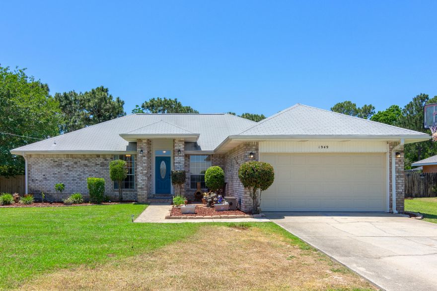 Fabulous home in Holley By the Sea. Home features an open floor plan with split bedrooms on .55 acre lot . Conveniently located to Hurlburt & Eglin AFB, shopping and the sugar-sand beaches of the Emerald Coast. Tile flooring throughout home. Home features 5 Bedrooms, two flex/office rooms, Large family room, Off the family room is an amply sized, screened porch for enjoyment all year around. The eat in kitchen includes a pantry, breakfast bar and stainless appliances w new stove & microwave and refrigerator. More than you could want in master suite with plenty of space for over-sized furniture.The master bath features double vanities, and large walk-in close