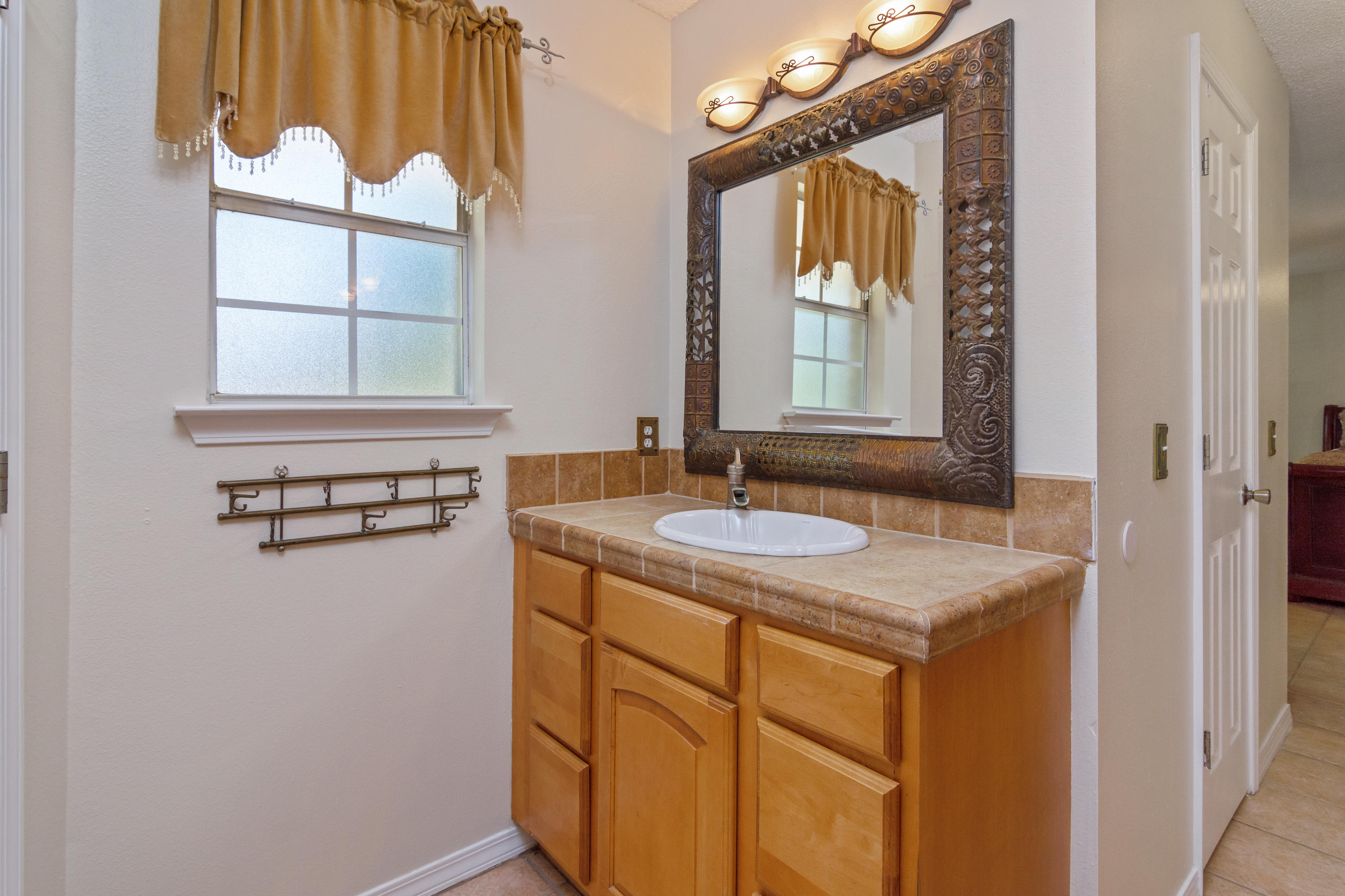 HOLLEY BY THE SEA - Residential