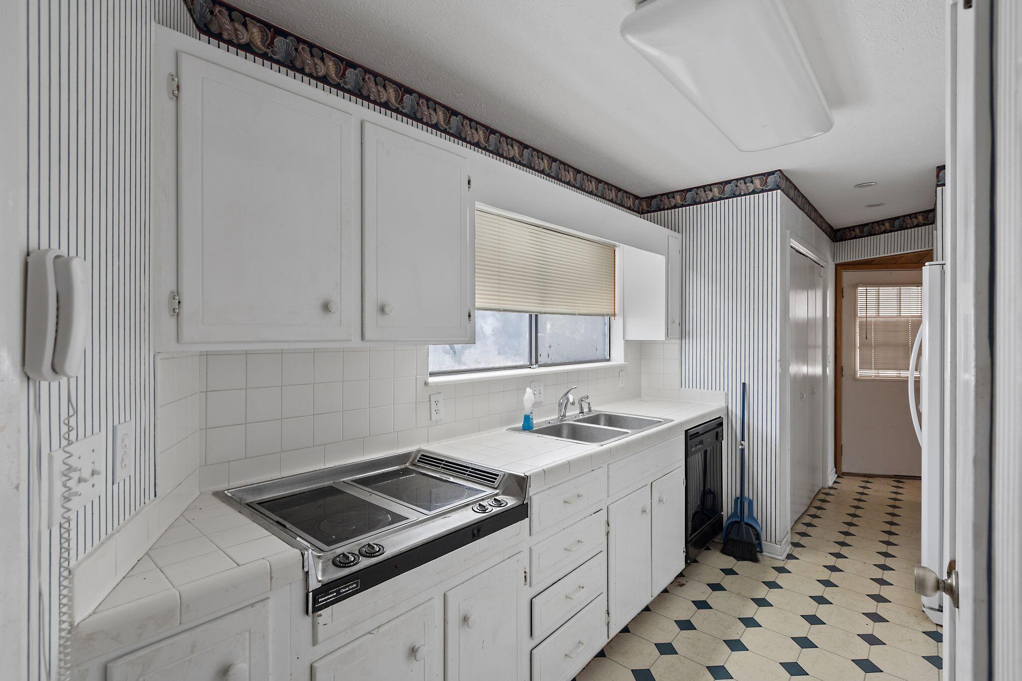 CRESCENT BEACH UNIT 1 - Residential