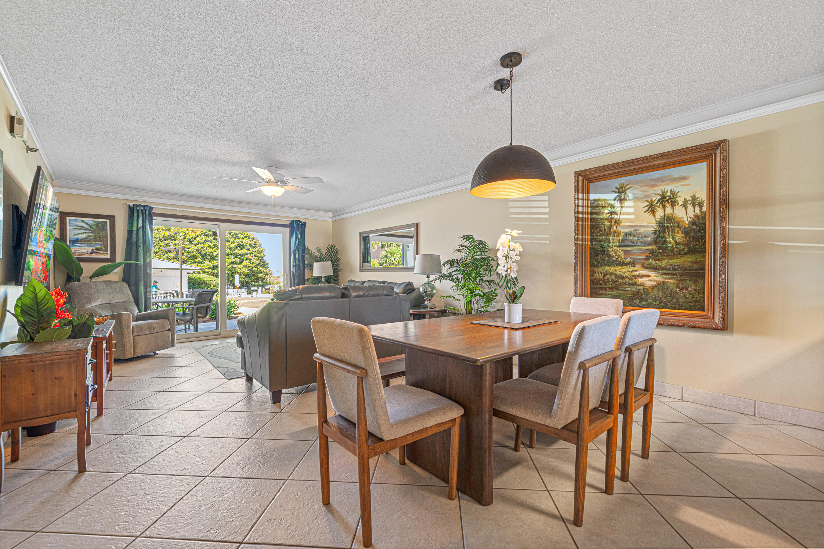 ISLANDER CONDO - Residential