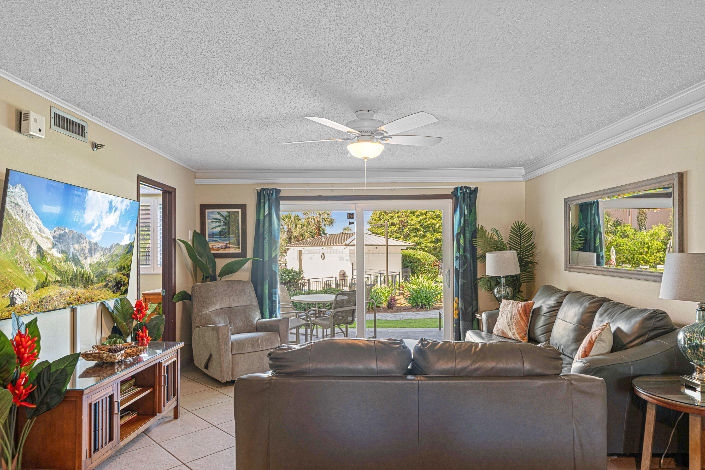 ISLANDER CONDO - Residential