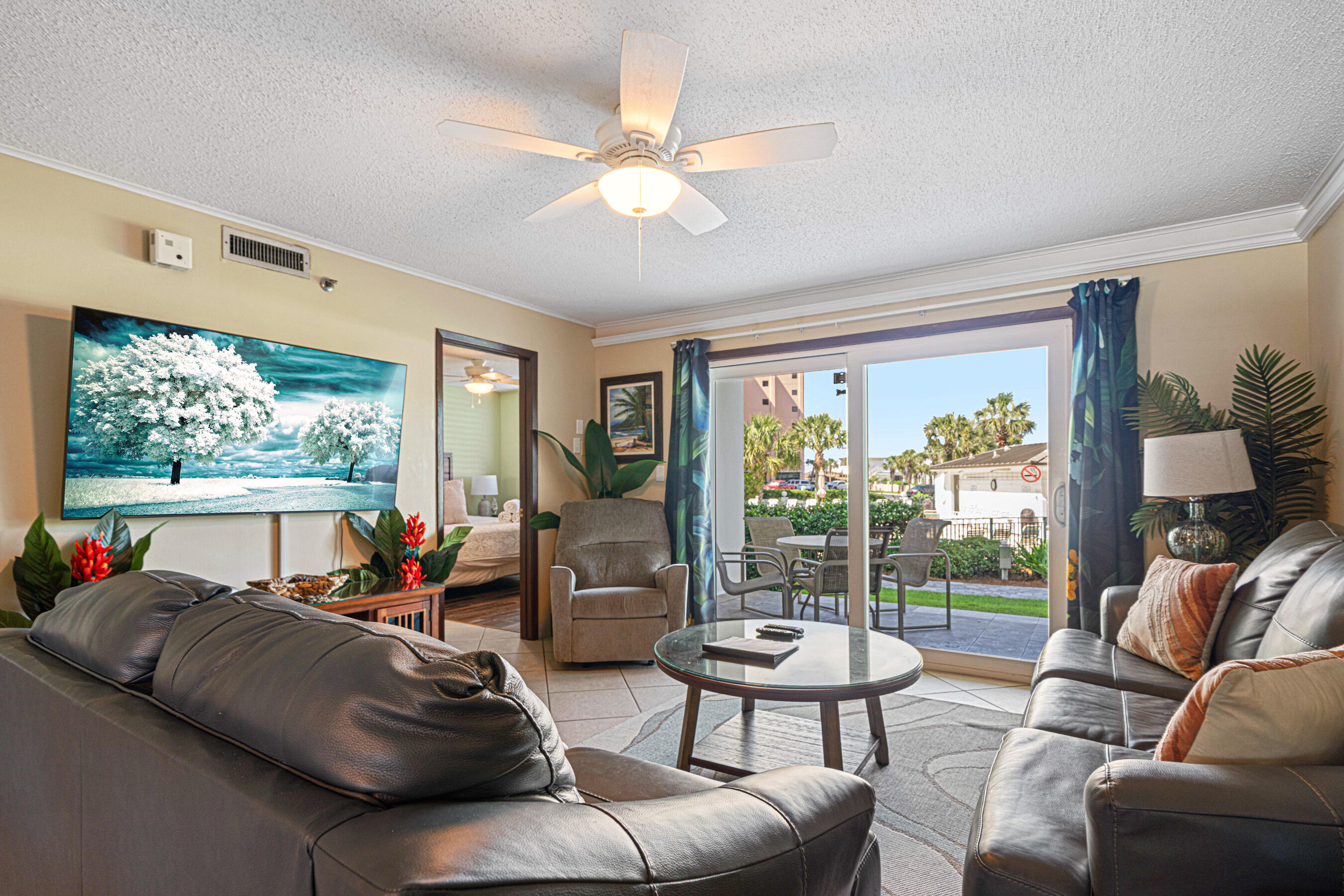 ISLANDER CONDO - Residential