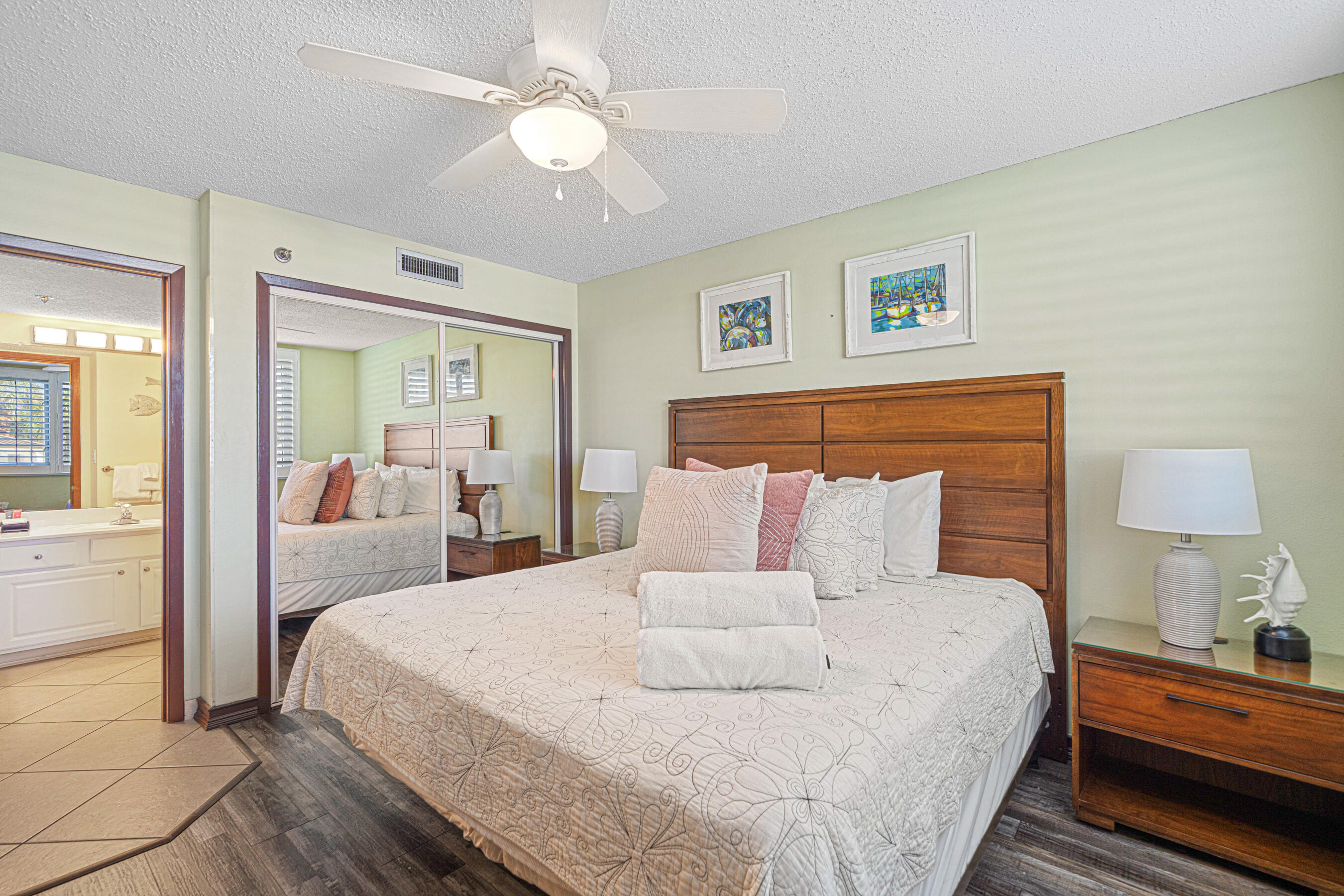 ISLANDER CONDO - Residential