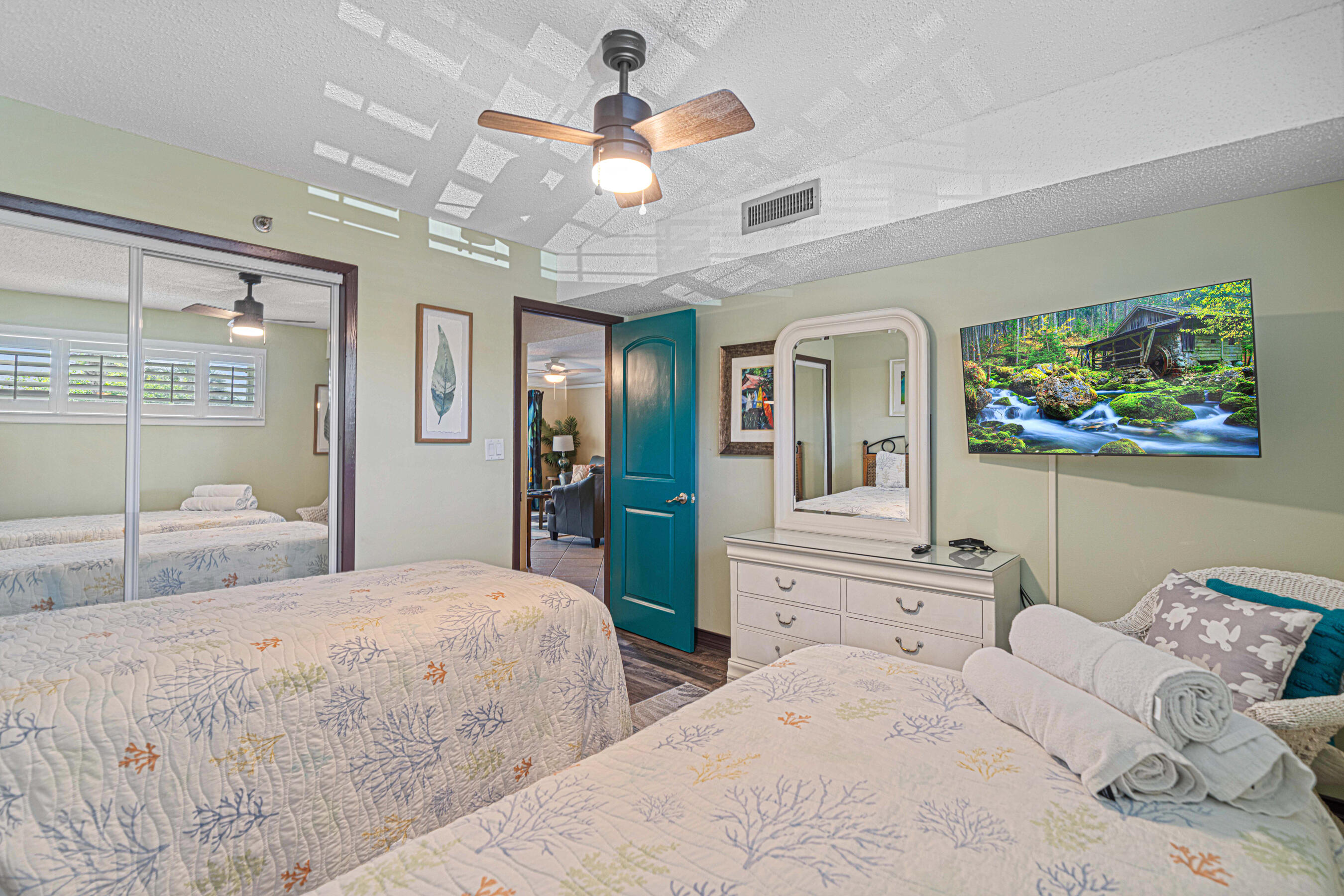 ISLANDER CONDO - Residential