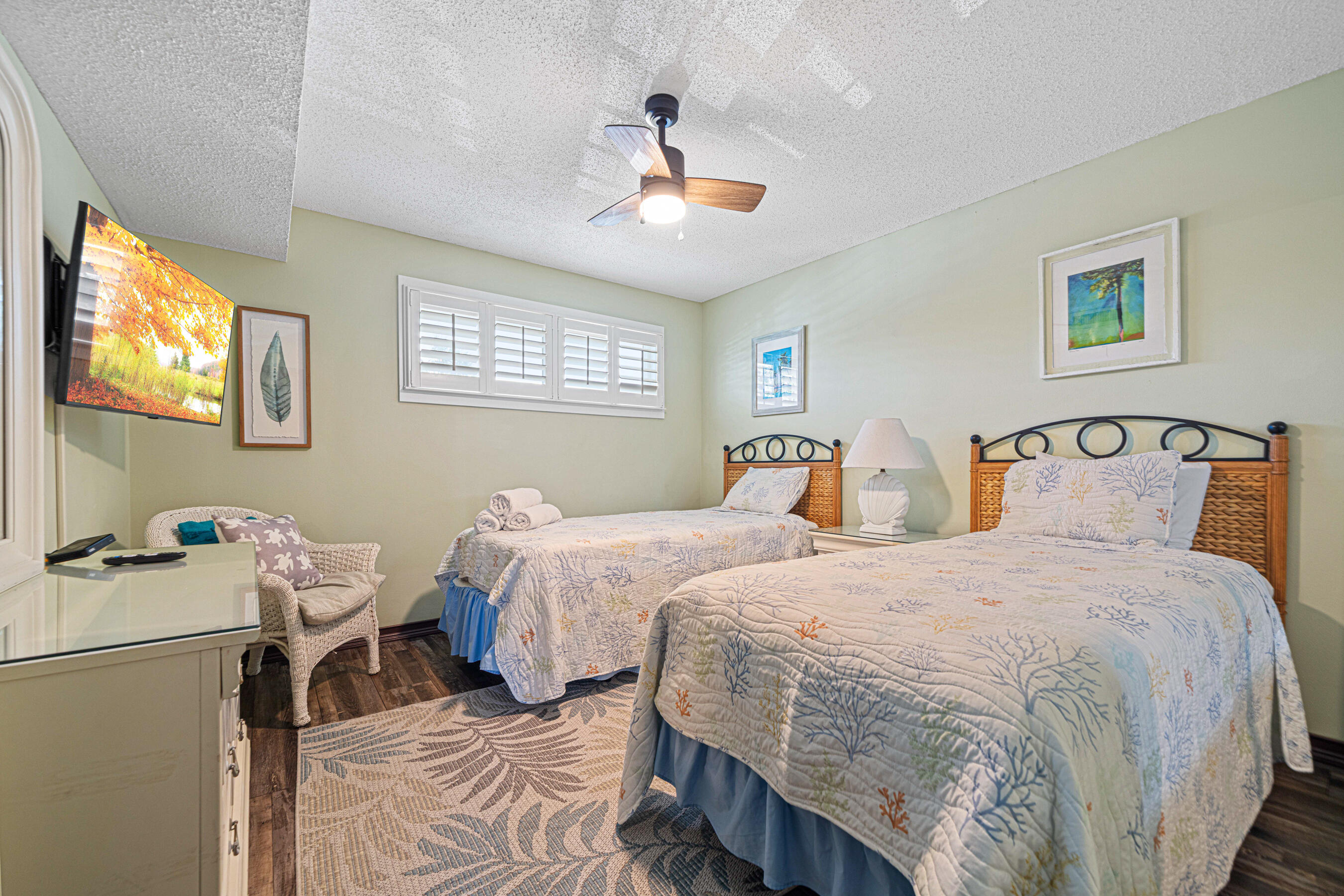 ISLANDER CONDO - Residential