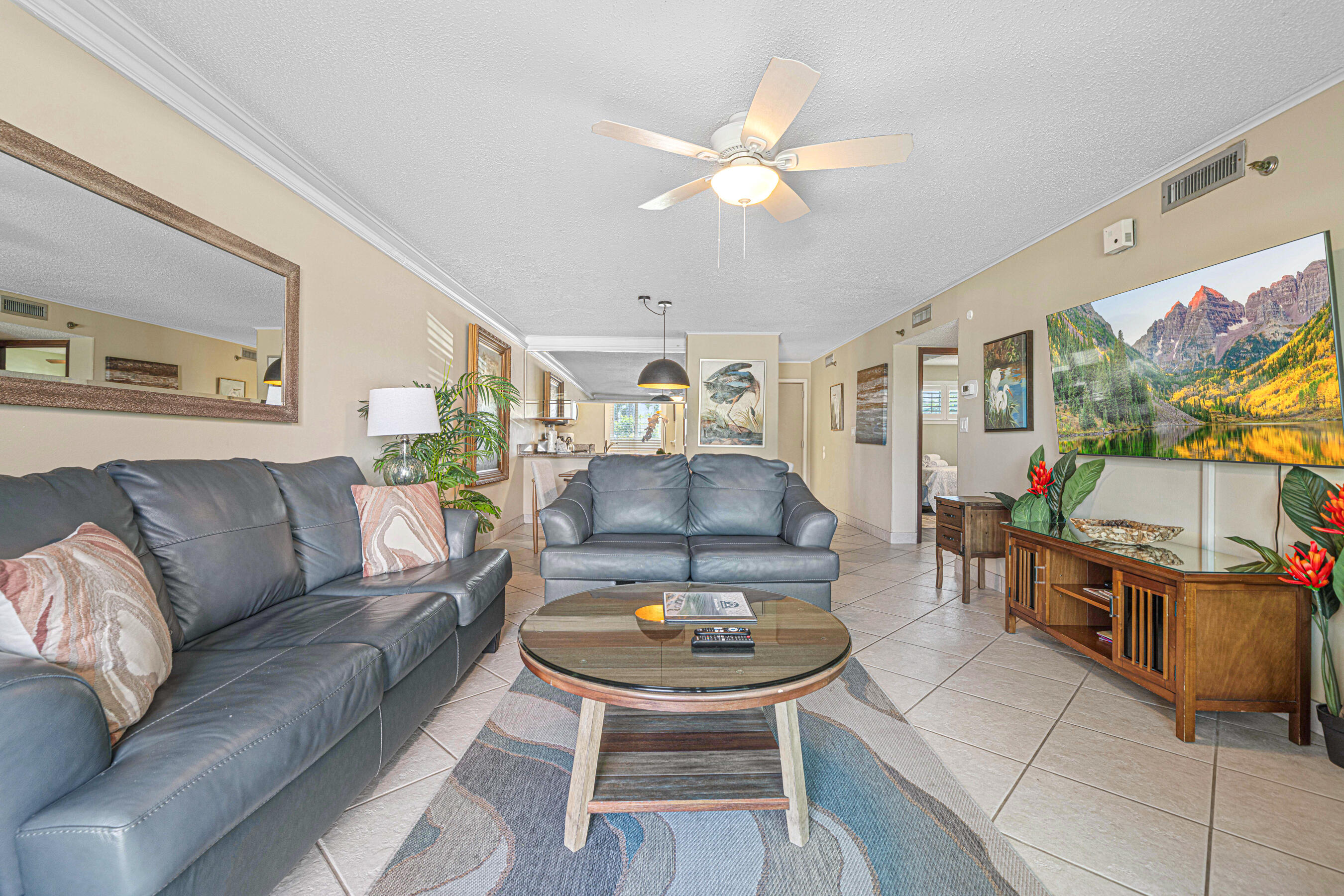 ISLANDER CONDO - Residential