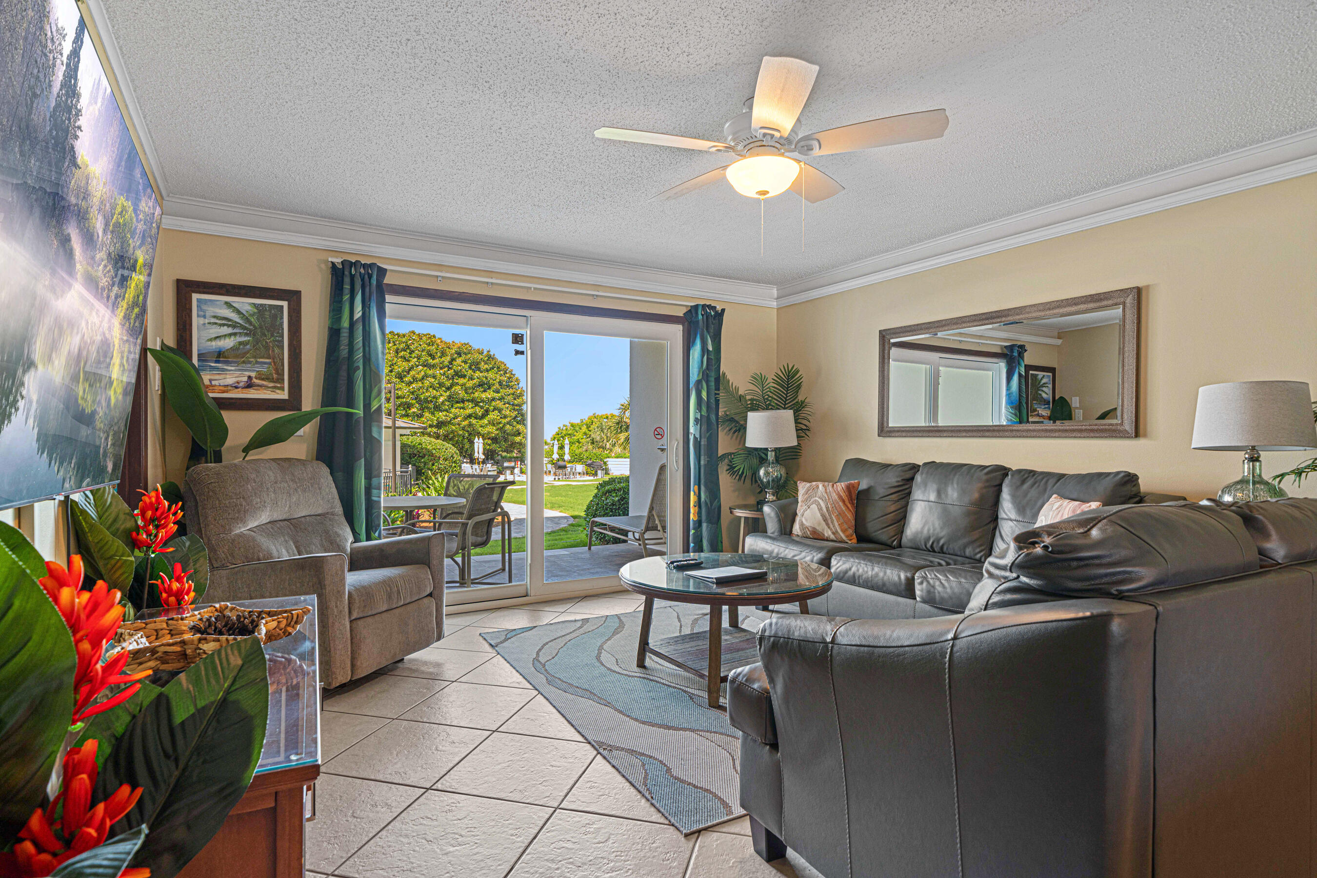 ISLANDER CONDO - Residential