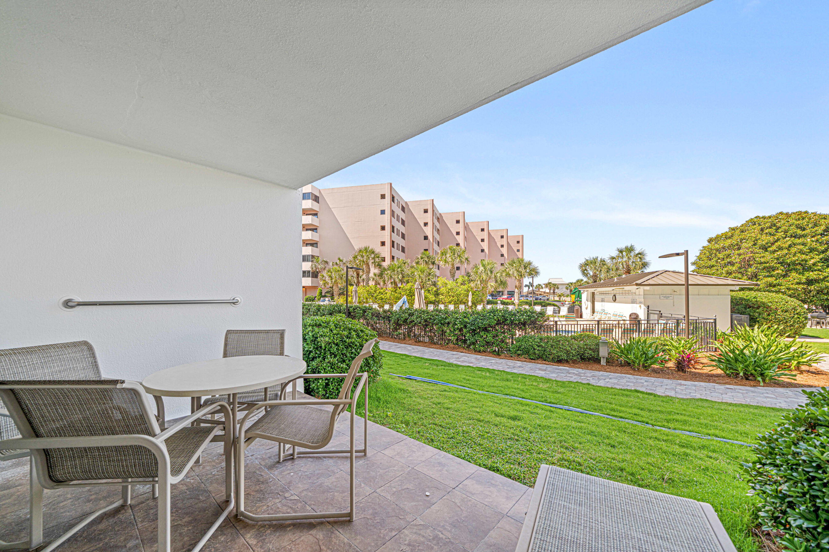 ISLANDER CONDO - Residential