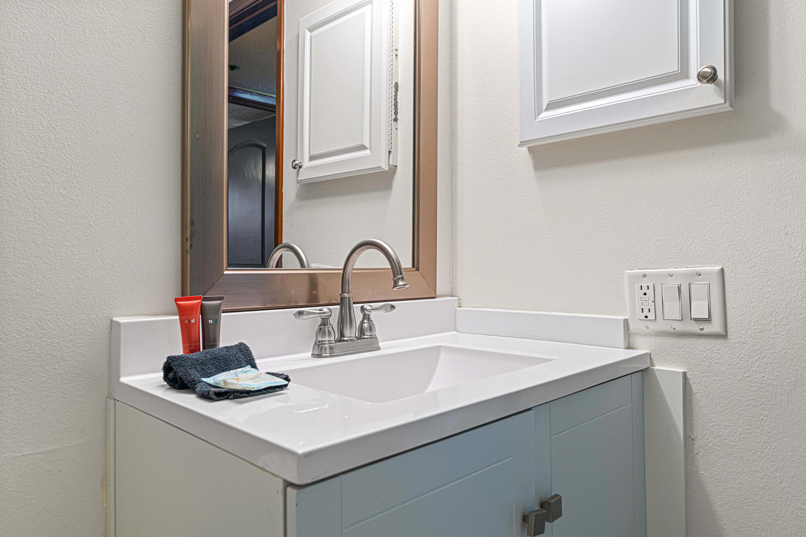 ISLANDER CONDO - Residential