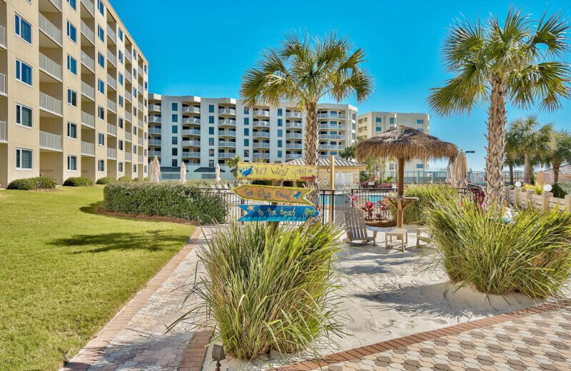 ISLANDER CONDO - Residential