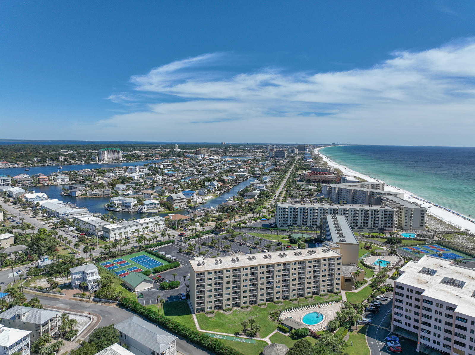 ISLANDER CONDO - Residential