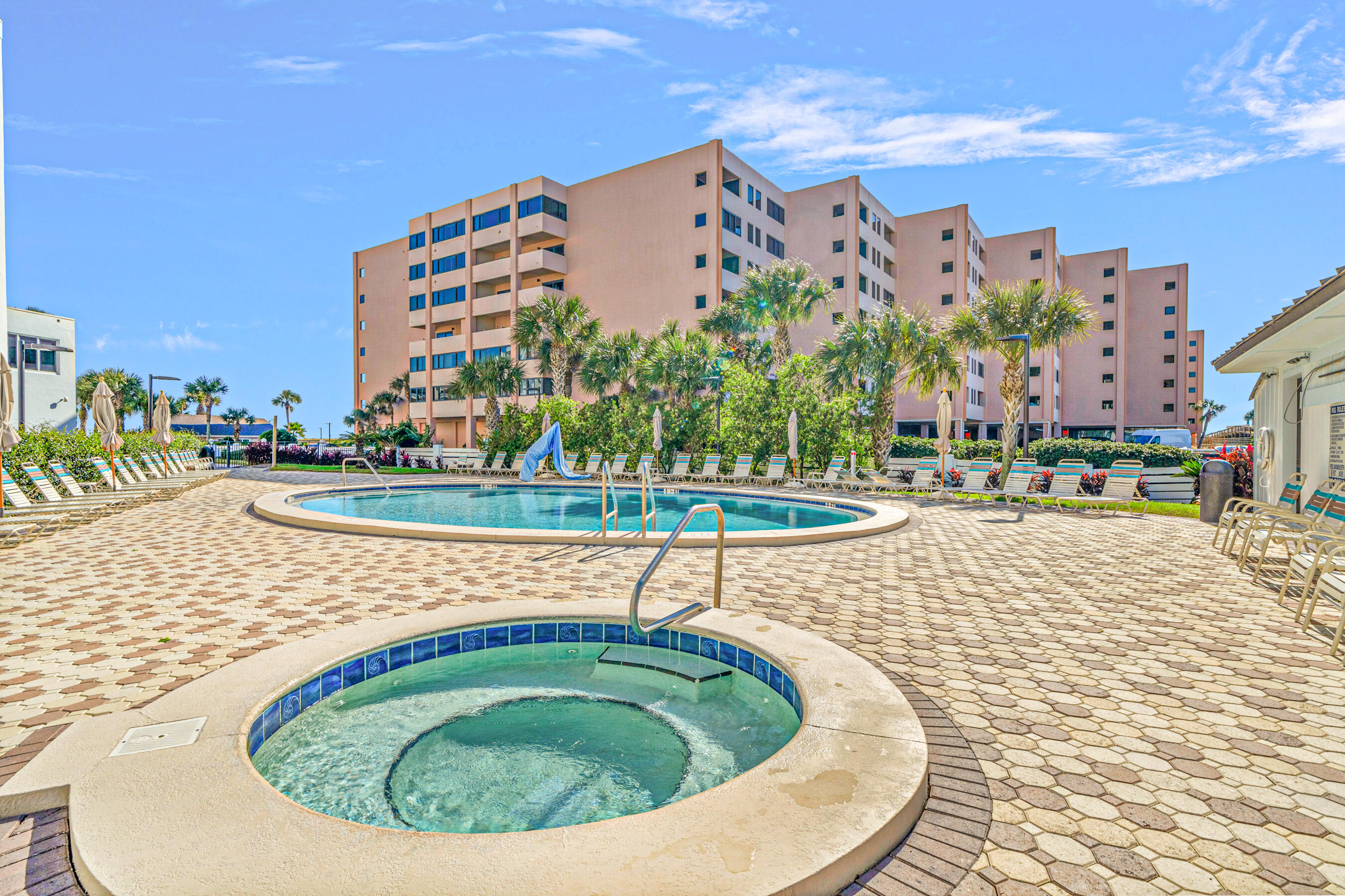 ISLANDER CONDO - Residential
