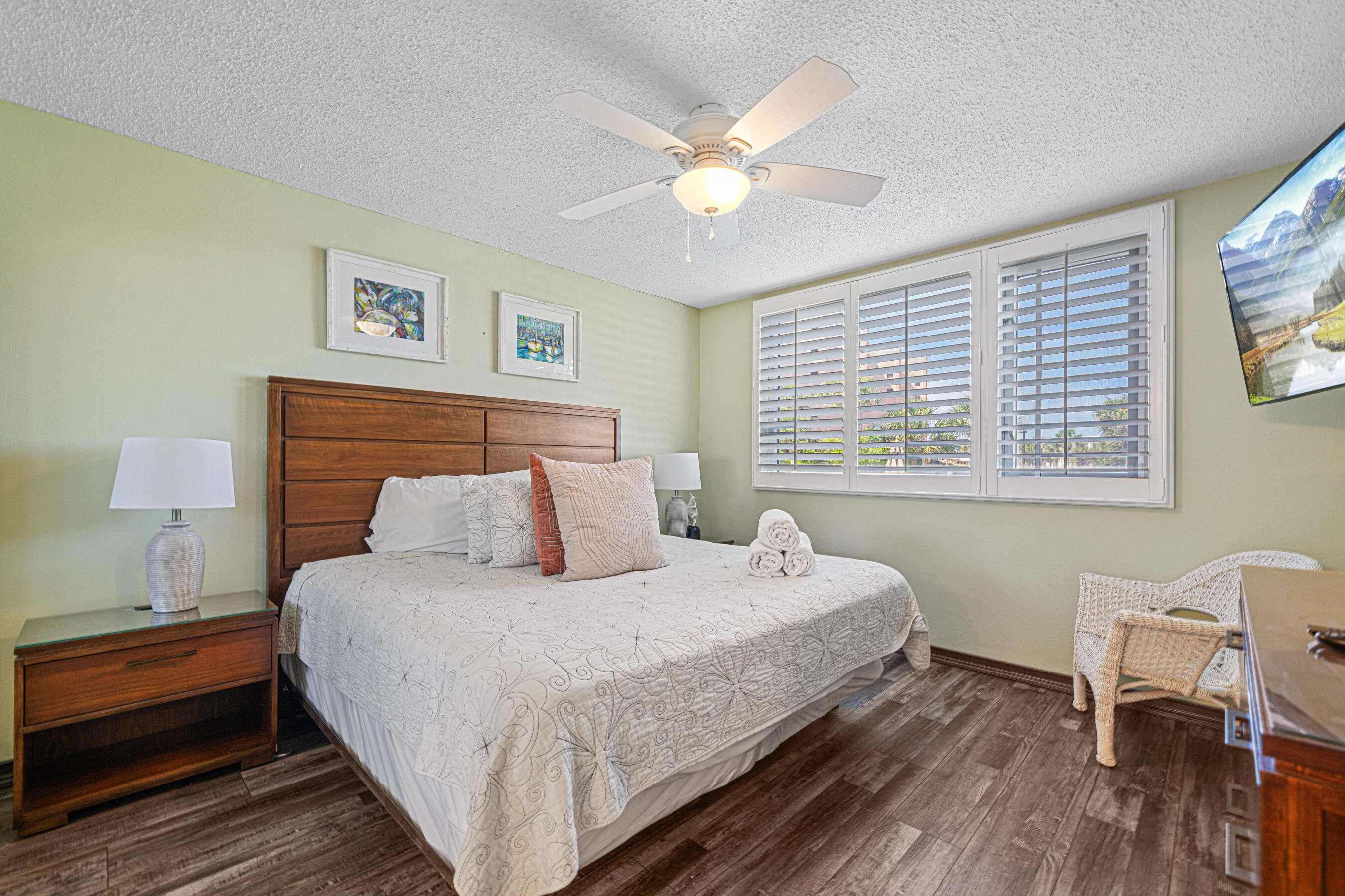 ISLANDER CONDO - Residential