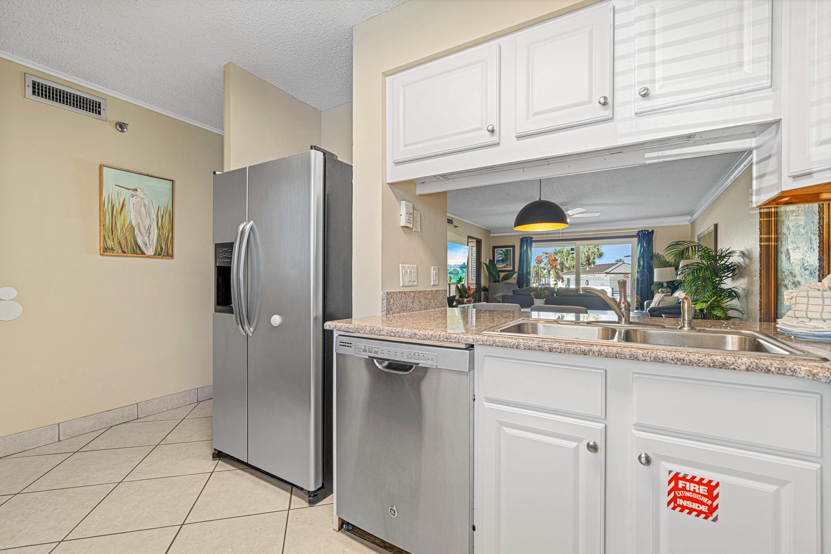 ISLANDER CONDO - Residential