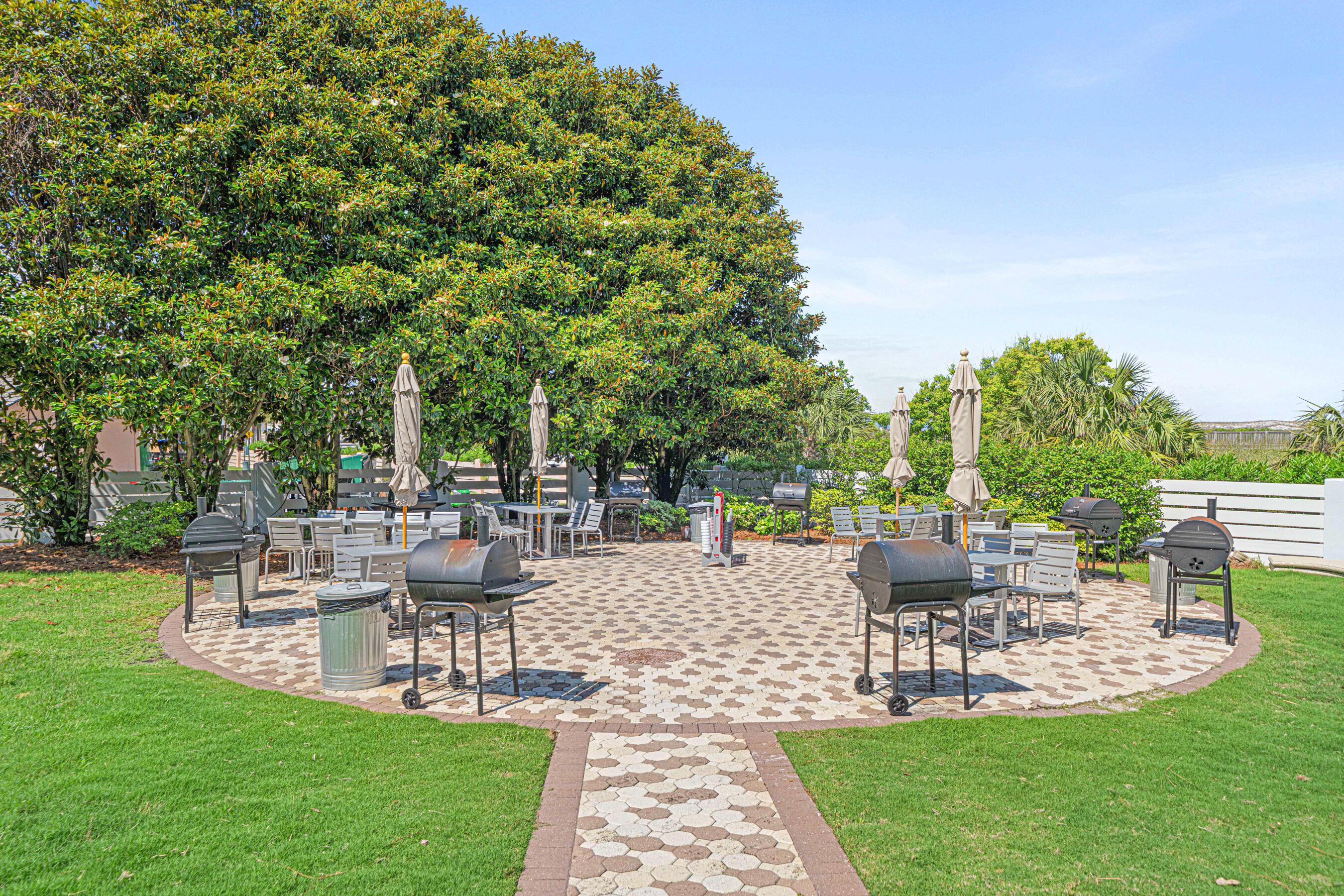 ISLANDER CONDO - Residential