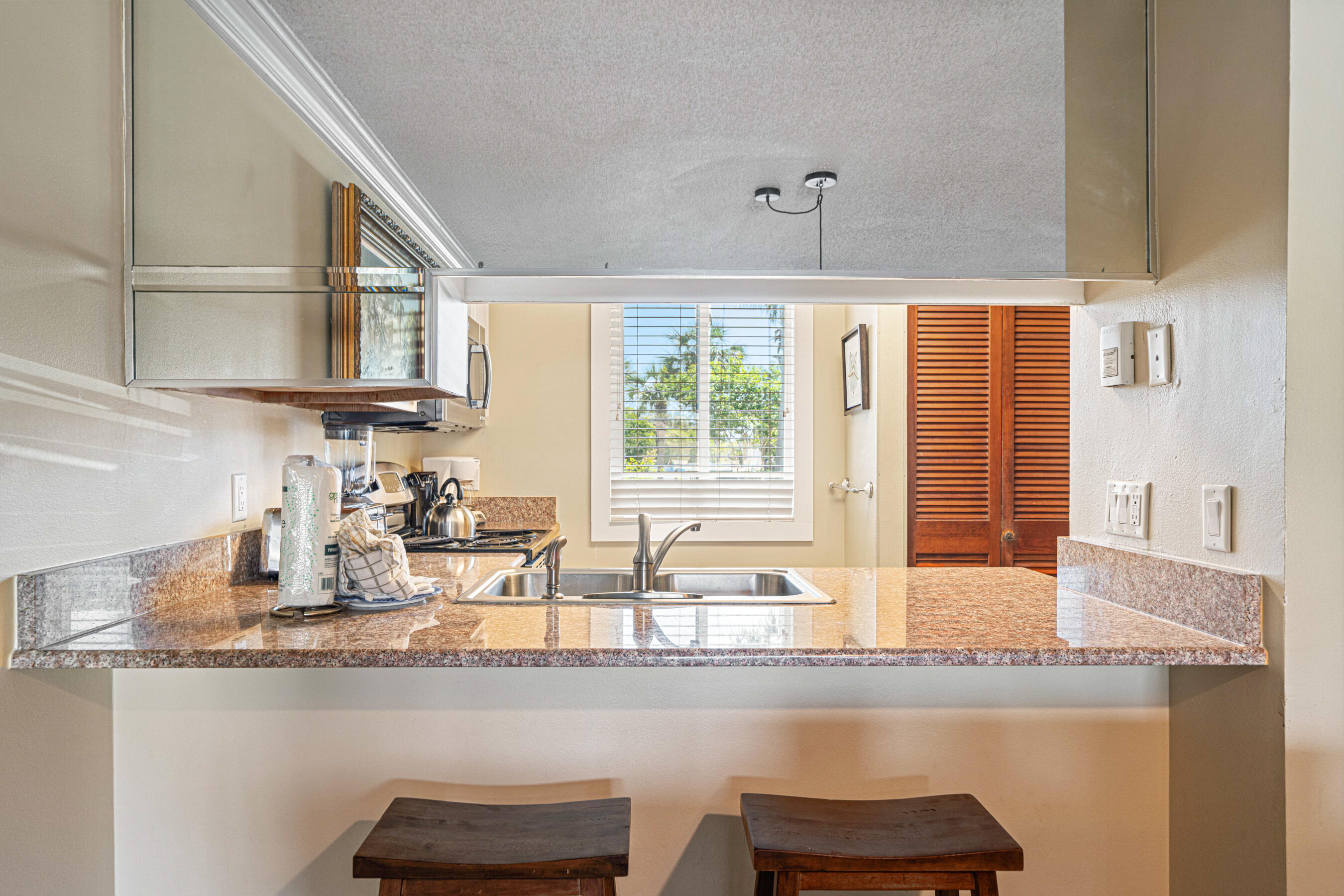 ISLANDER CONDO - Residential