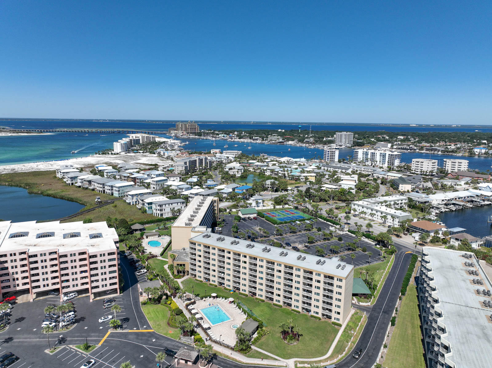 ISLANDER CONDO - Residential