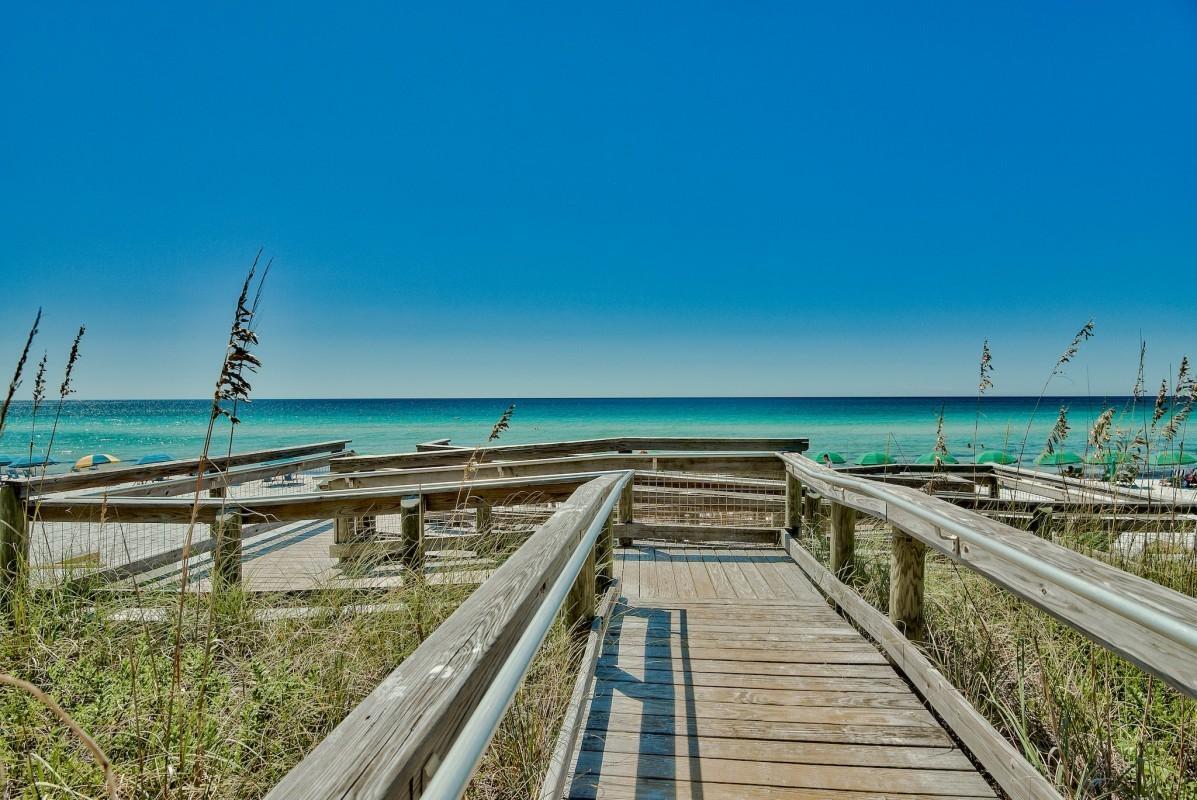 ISLANDER CONDO - Residential