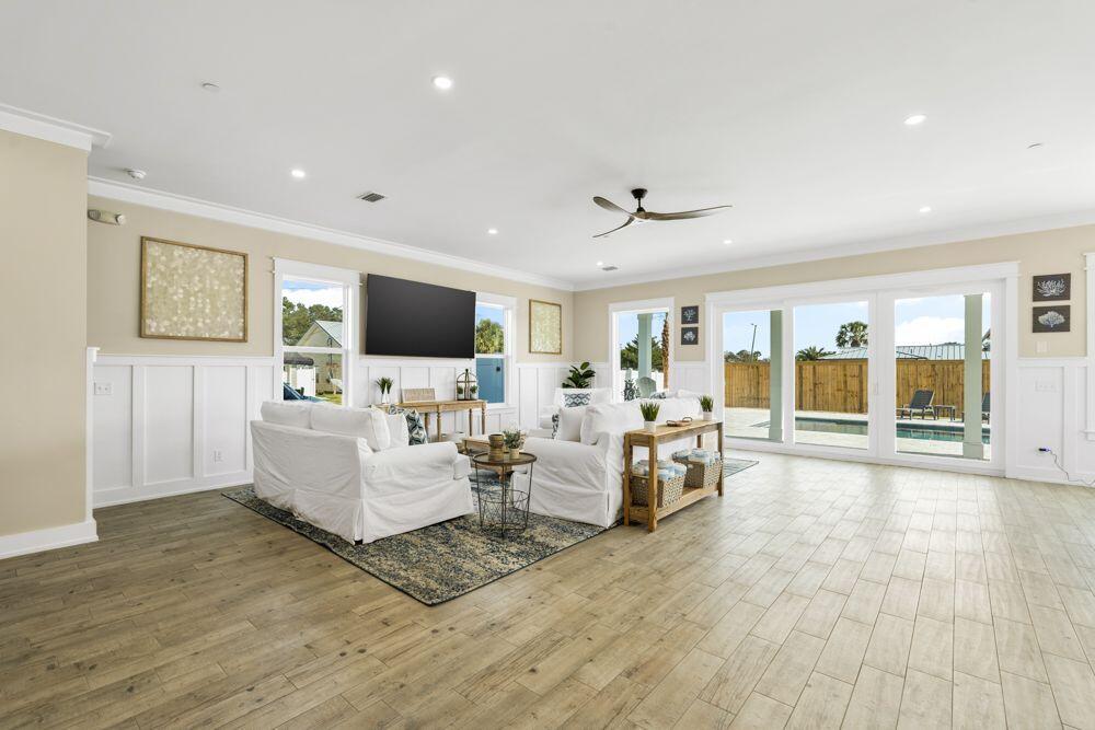BID-A-WEE S/D - Residential