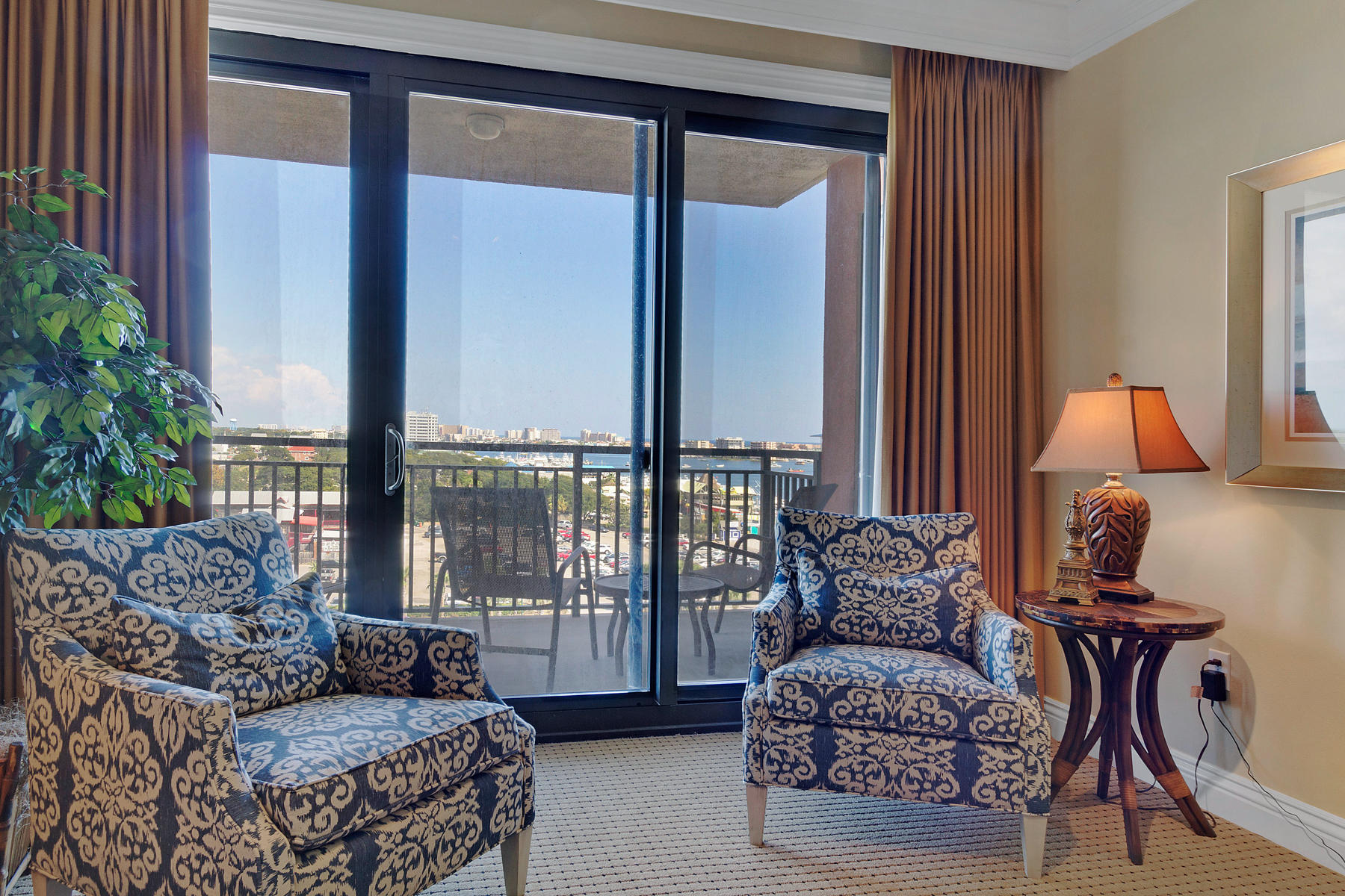 EMERALD GRANDE - Residential