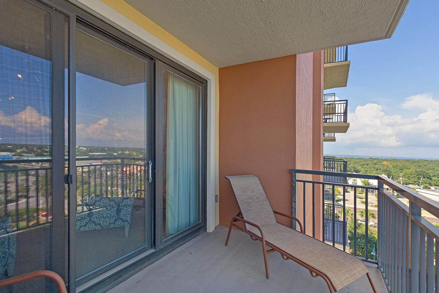 EMERALD GRANDE - Residential