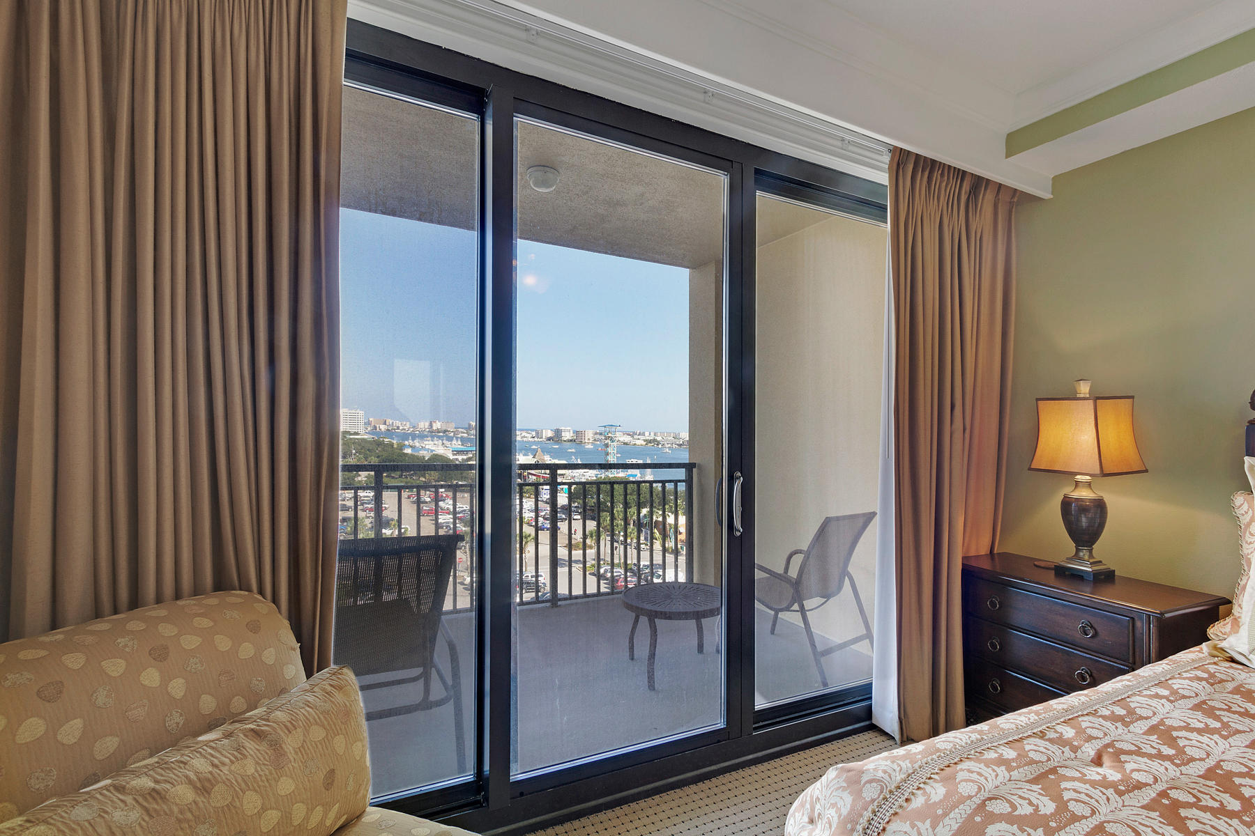 EMERALD GRANDE - Residential