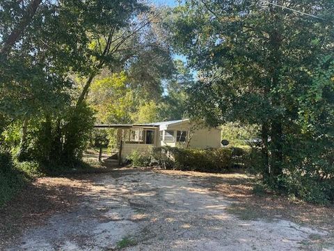 Photo of 143 W Heather Avenue, DeFuniak Springs, FL 32433 (MLS # 984974)