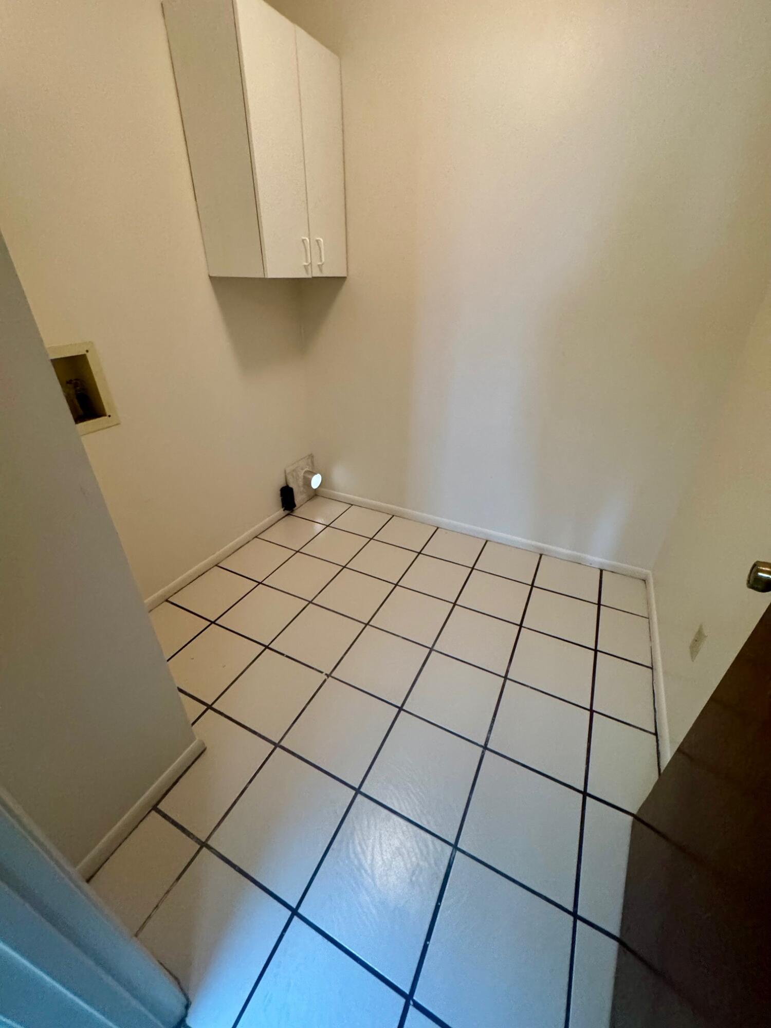 CEDAR AVE CONDO - Residential Lease