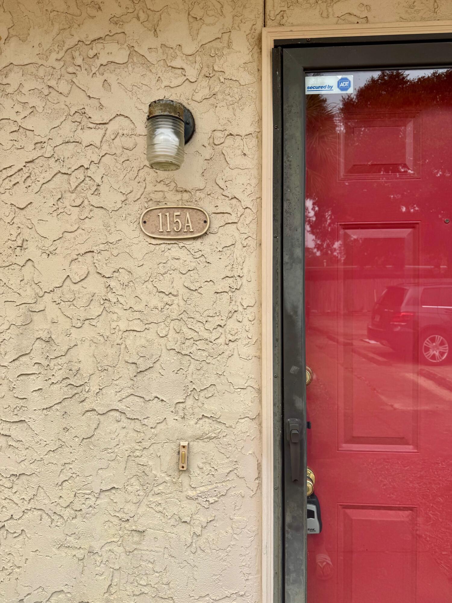 Great unit walking distance to shopping, downtown FWB, and beaches. Inside utility room with washer/dryer connection. Storm doors on front and back doors. 1/2 bath downstairs. Ceiling fans throughout. Yard maintenance included in rent.