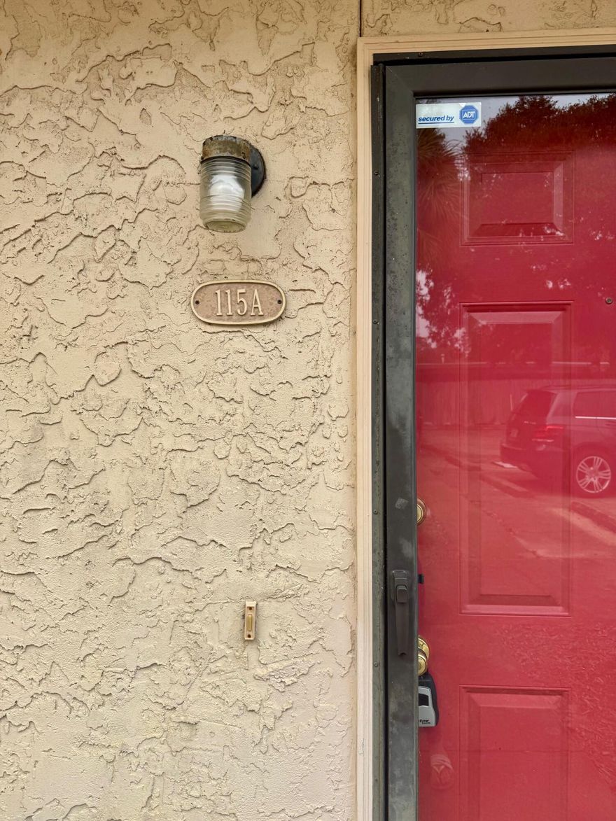 Great unit walking distance to shopping, downtown FWB, and beaches. Inside utility room  with washer/dryer connection. Storm doors on front and back doors. 1/2 bath downstairs. Ceiling fans throughout. Yard maintenance included in rent.