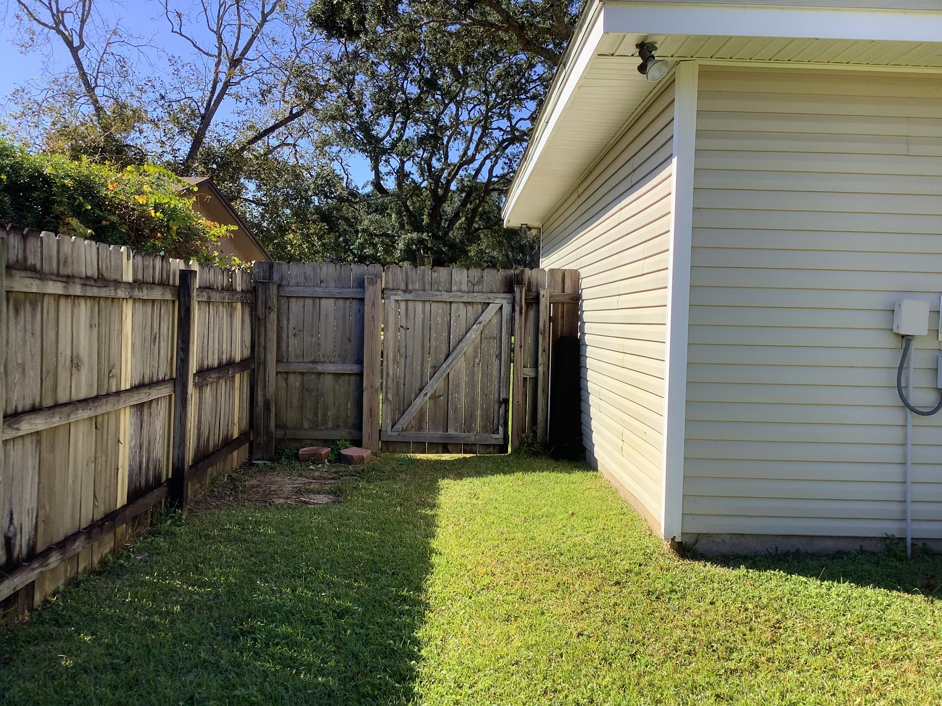 CLOVERDALE S/D 1ST ADDN - Residential