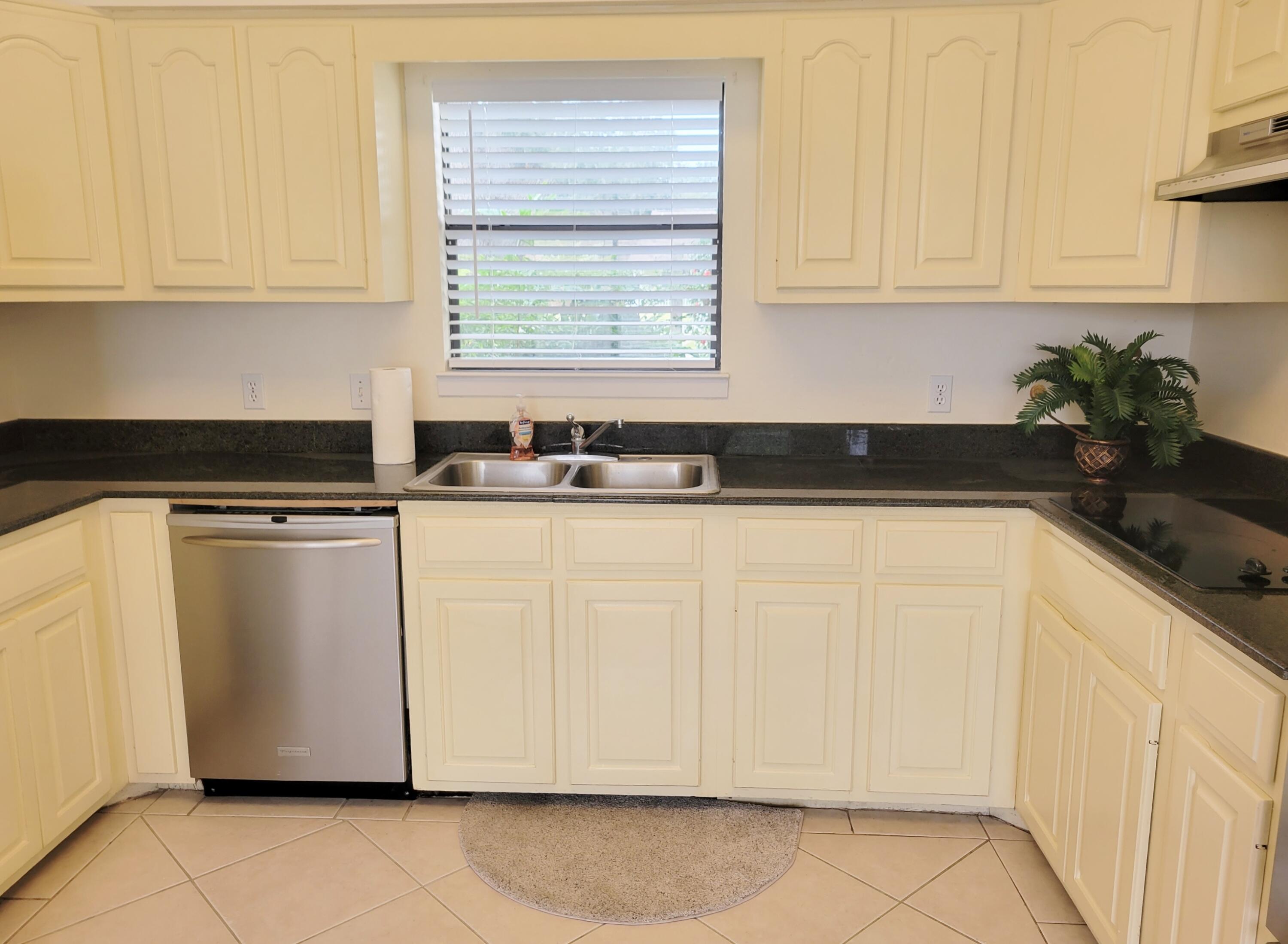 CLOVERDALE S/D 1ST ADDN - Residential