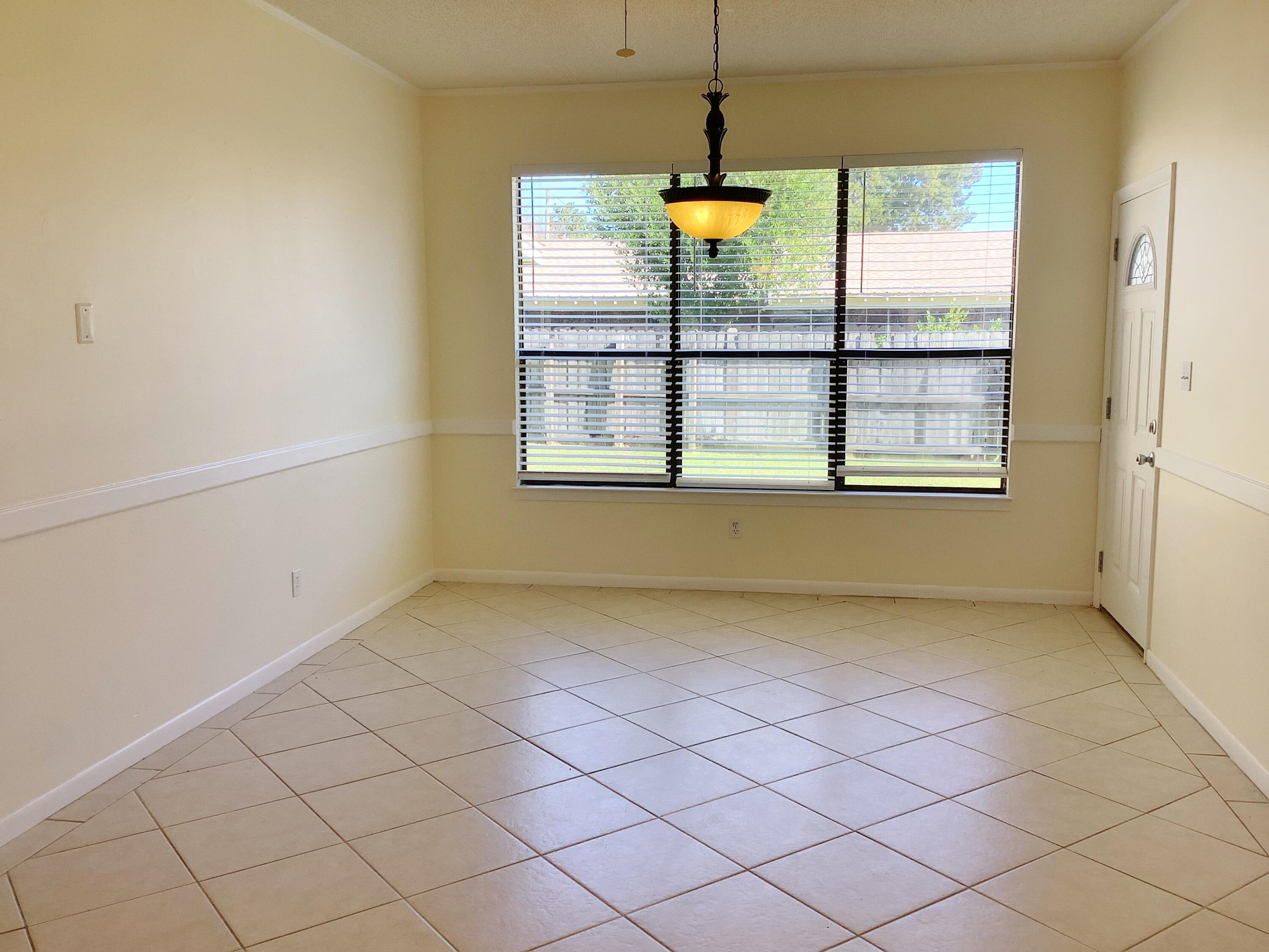 CLOVERDALE S/D 1ST ADDN - Residential