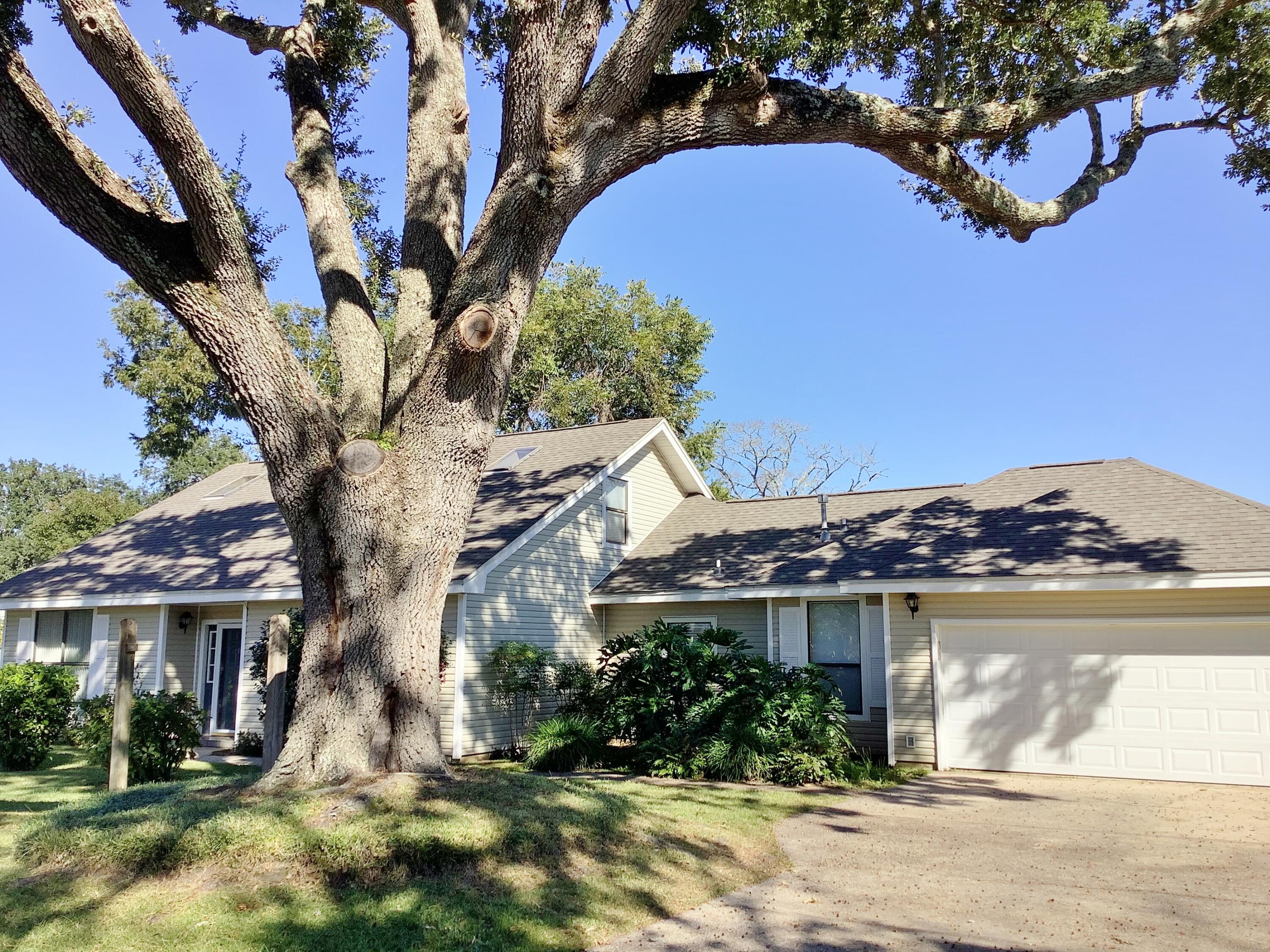 CLOVERDALE S/D 1ST ADDN - Residential