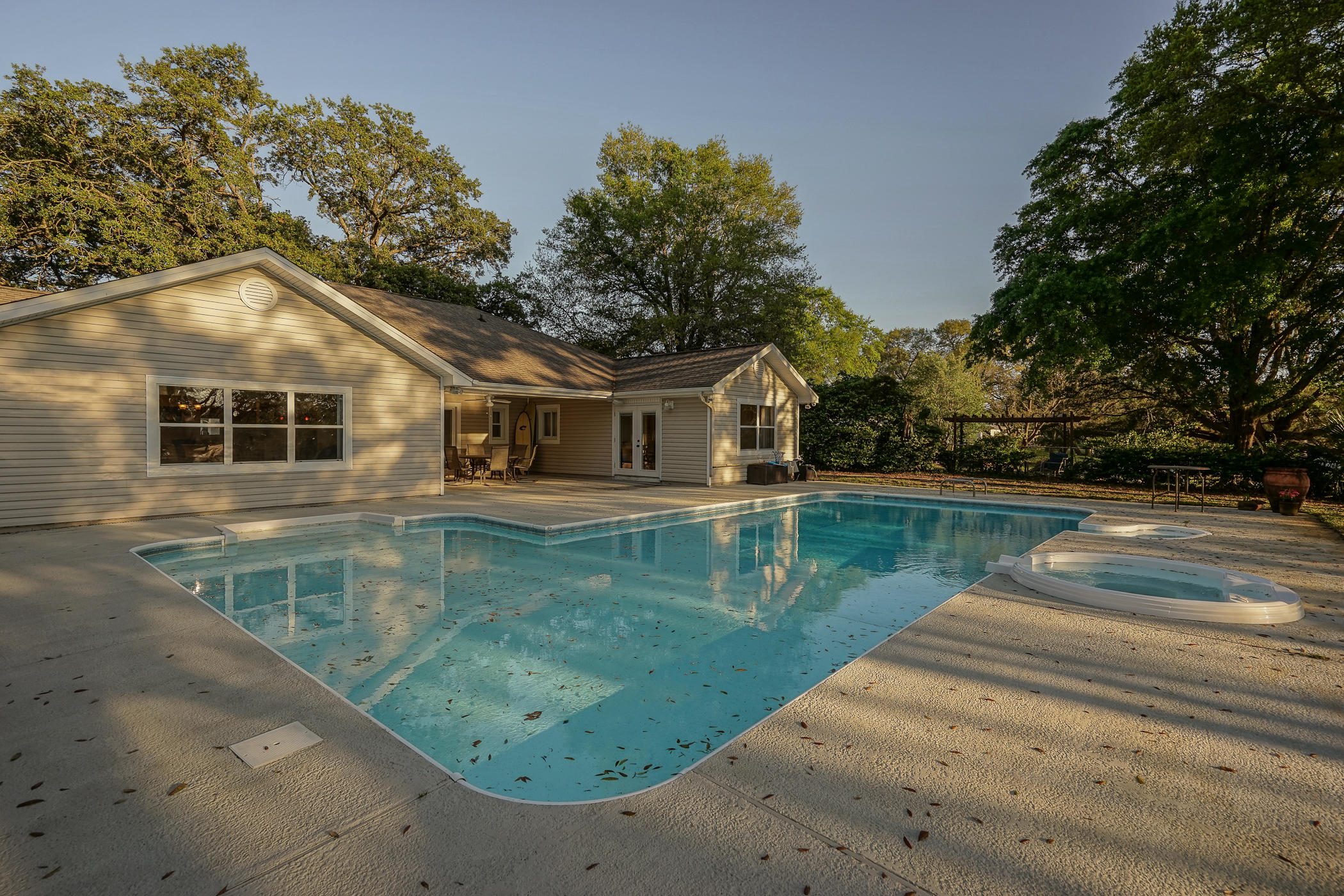 ELLIOTTS POINT 9TH ADDN - Residential