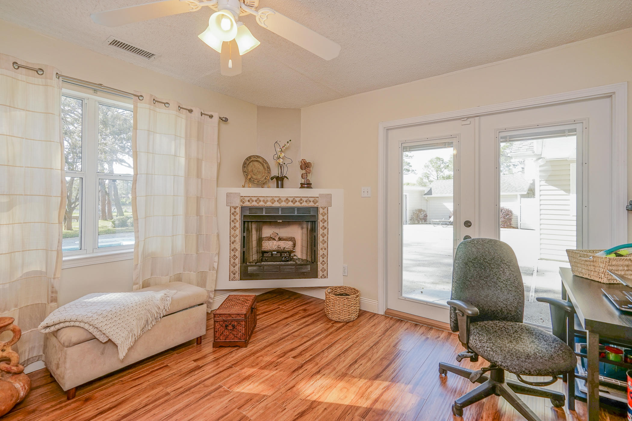 ELLIOTTS POINT 9TH ADDN - Residential