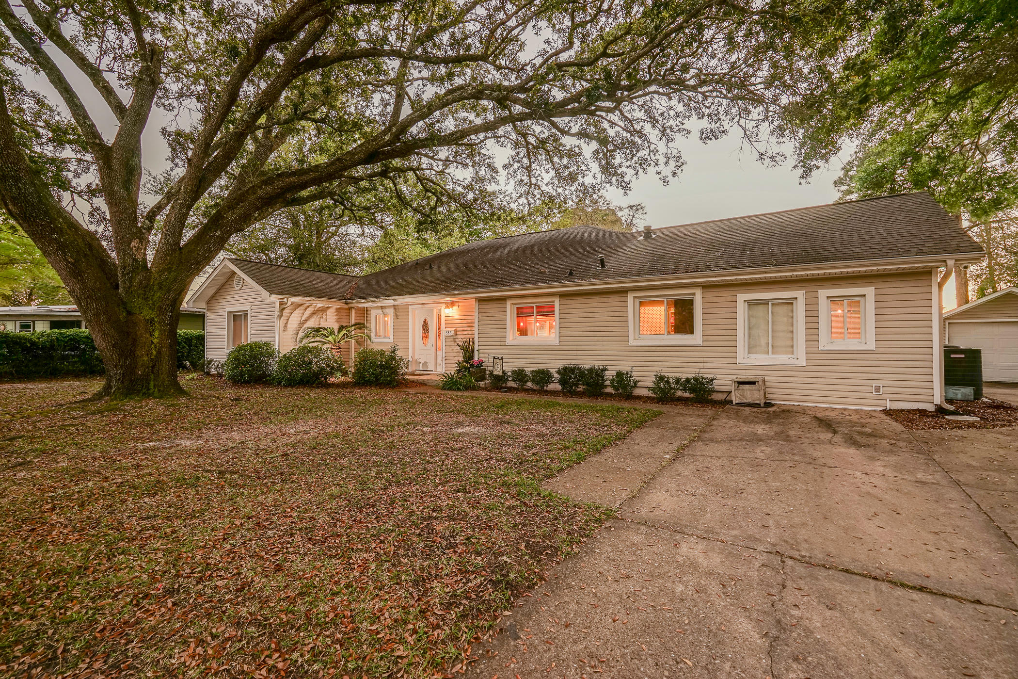 ELLIOTTS POINT 9TH ADDN - Residential