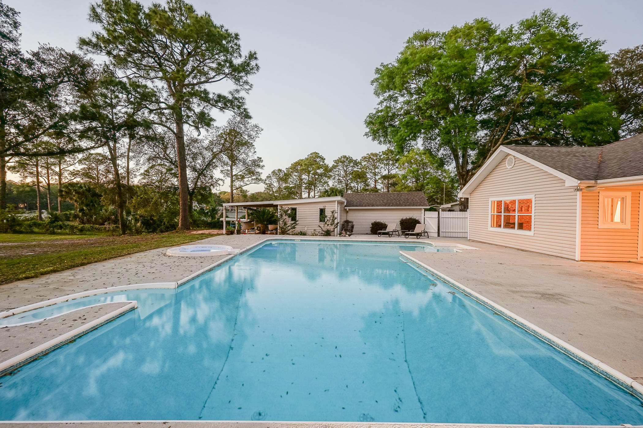 ELLIOTTS POINT 9TH ADDN - Residential