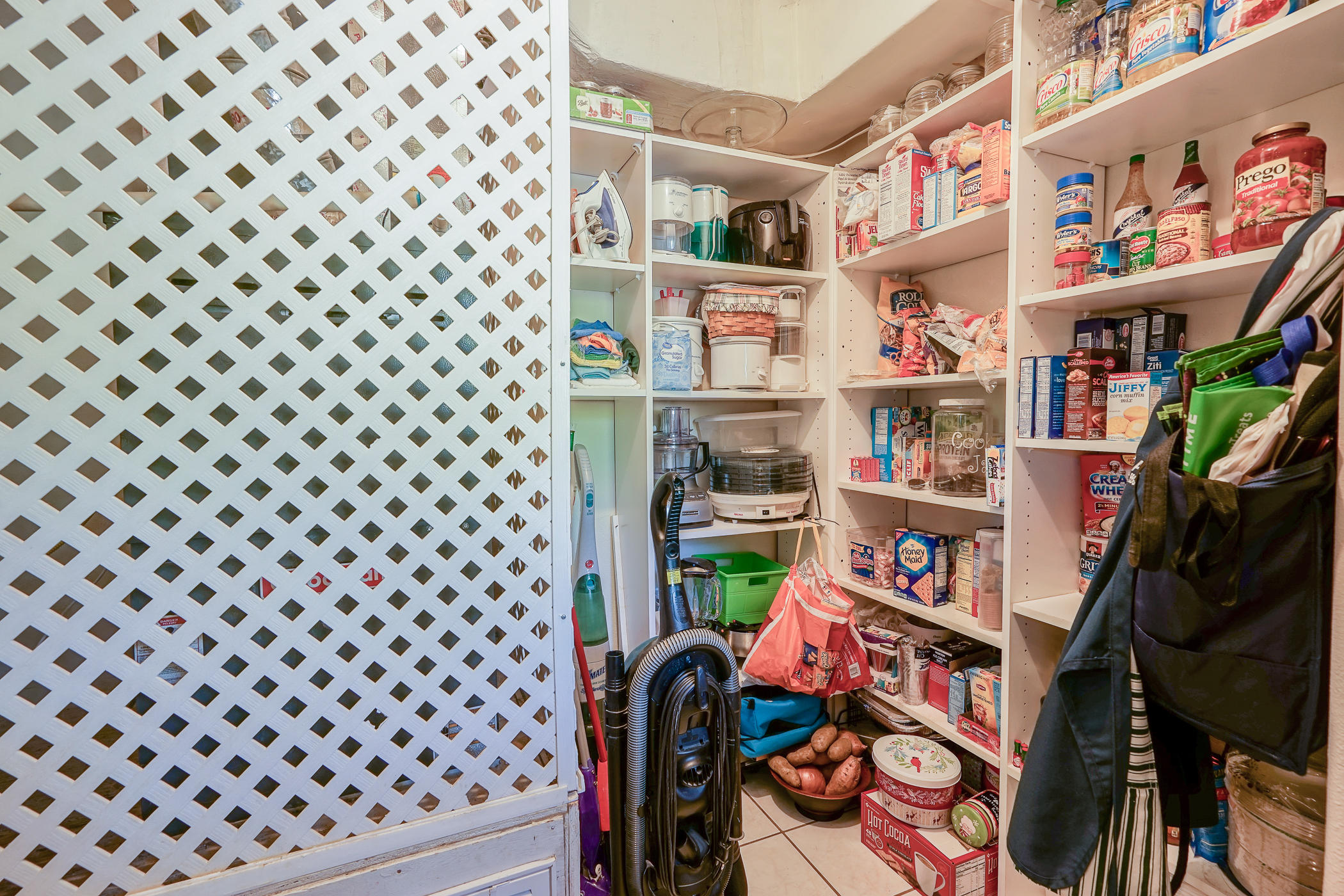 ELLIOTTS POINT 9TH ADDN - Residential